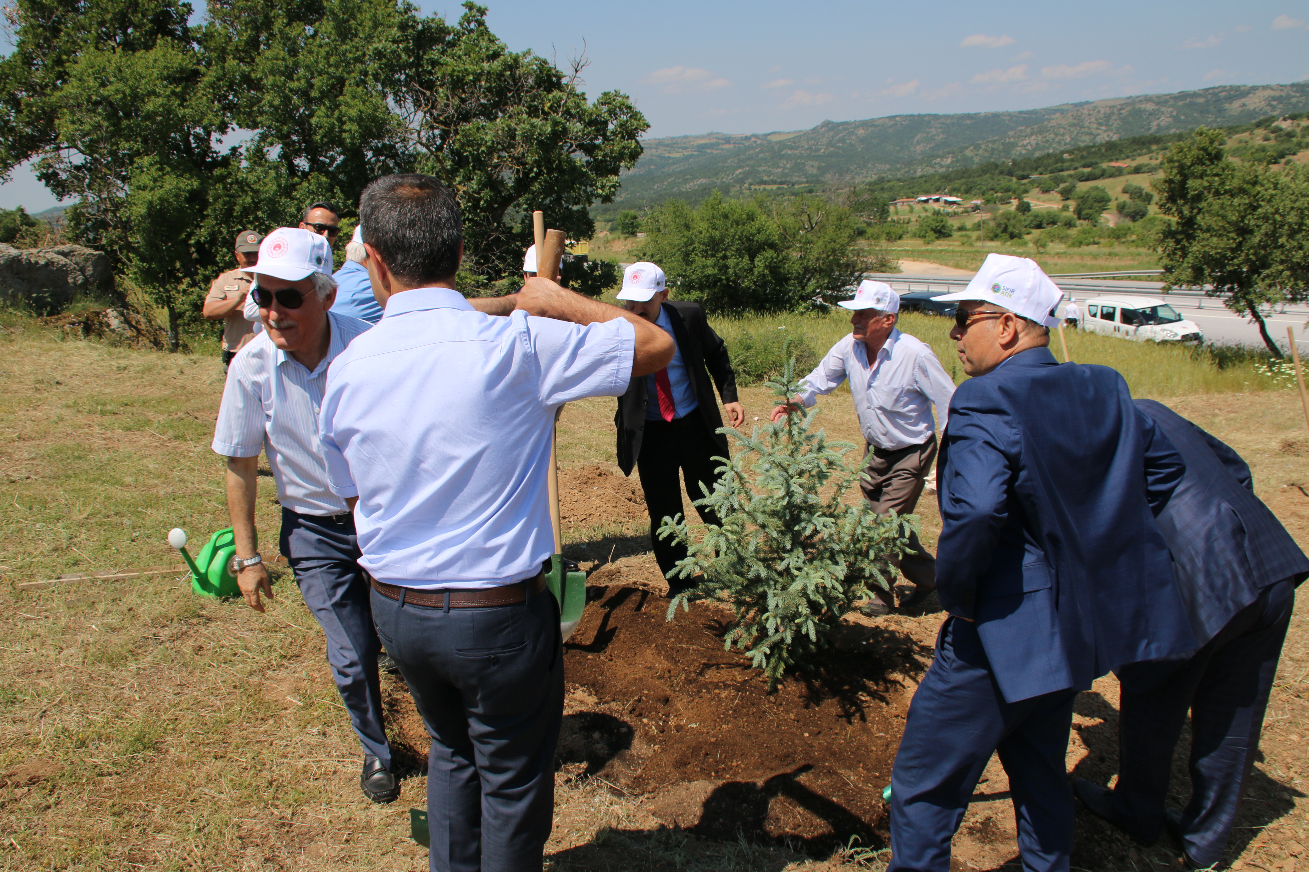 KIRKLARELİ ÇEVRE VE ŞEHİRCİLİK İL MÜDÜRLÜĞÜ SIFIR ATIK HATIRA ORMANINA FİDAN DİKİMİ YAPILMIŞTIR