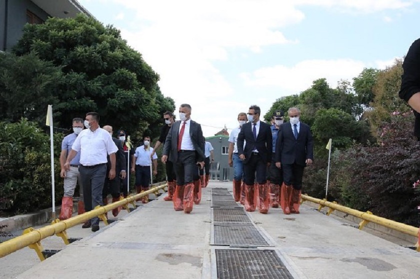 Kırklareli Valiliğimiz koordinesinde başlatılan, Çiftliklerdeki hayvan gübrelerinin arazilerde değerlendirilmesi projesi ile ilgili Valimiz Sayın Osman BİLGİN 21.07.2020 tarihinde çiftlikleri ziyaret ederek incelemelerde bulunmuştur.