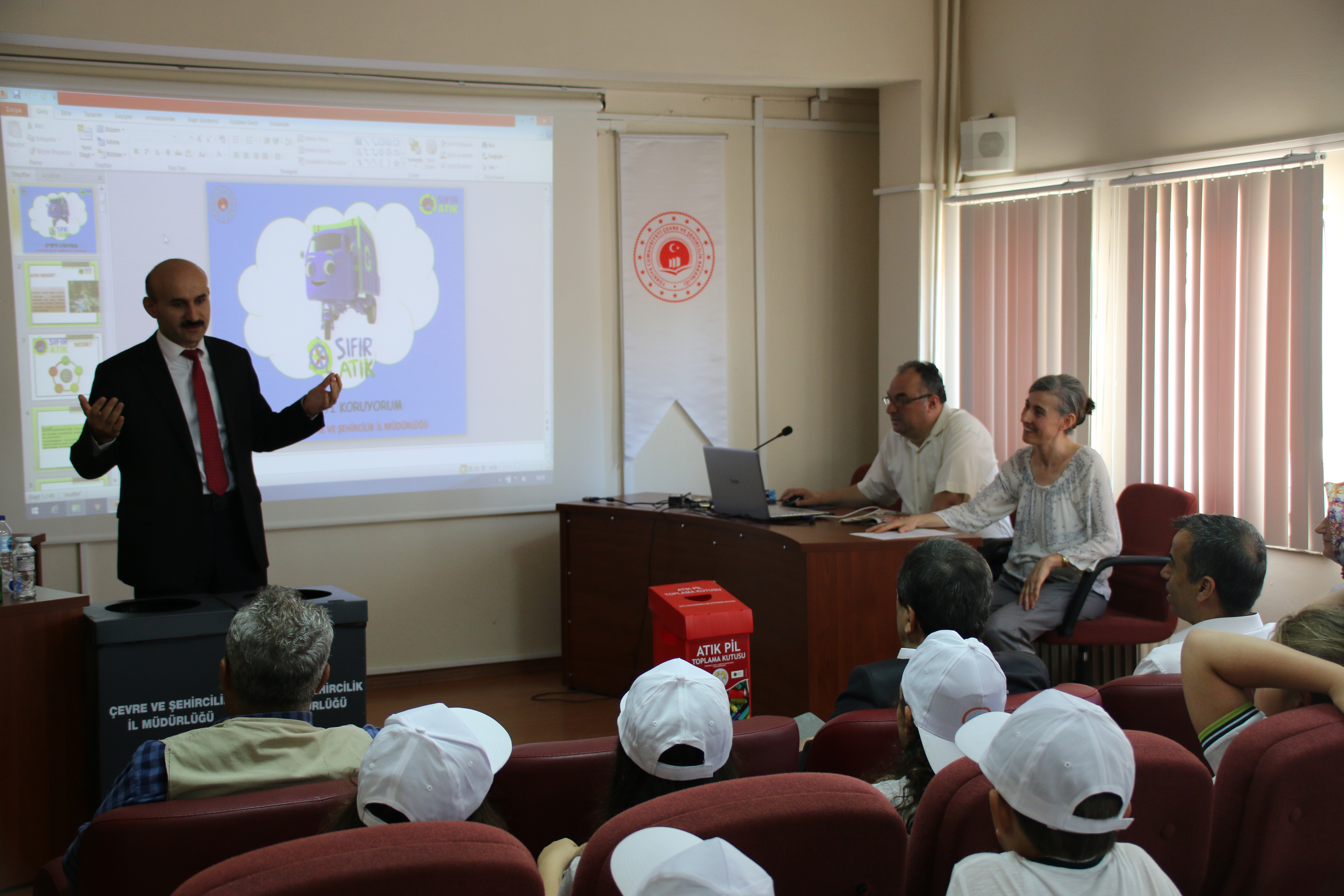 LİDER ÇOCUK TARIM KAMPI ÖĞRENCİLERİNE ÇEVRE VE SIFIR ATIK KONULU BİLGİLENDİRME SUNUMU YAPILMIŞTIR