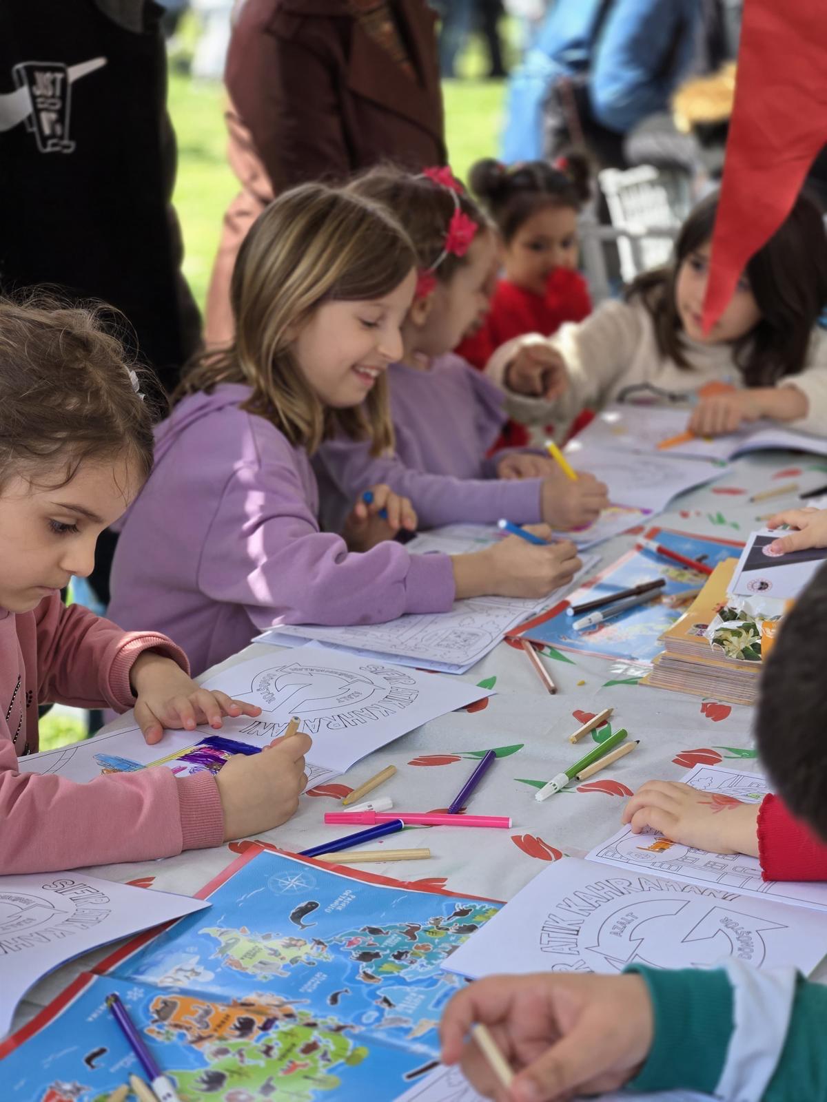 Millet Bahçesinde düzenlenen ''Dünya Romanlar Günü'' etkinliğine İl Müdürlüğümüz olarak katılım sağladık.