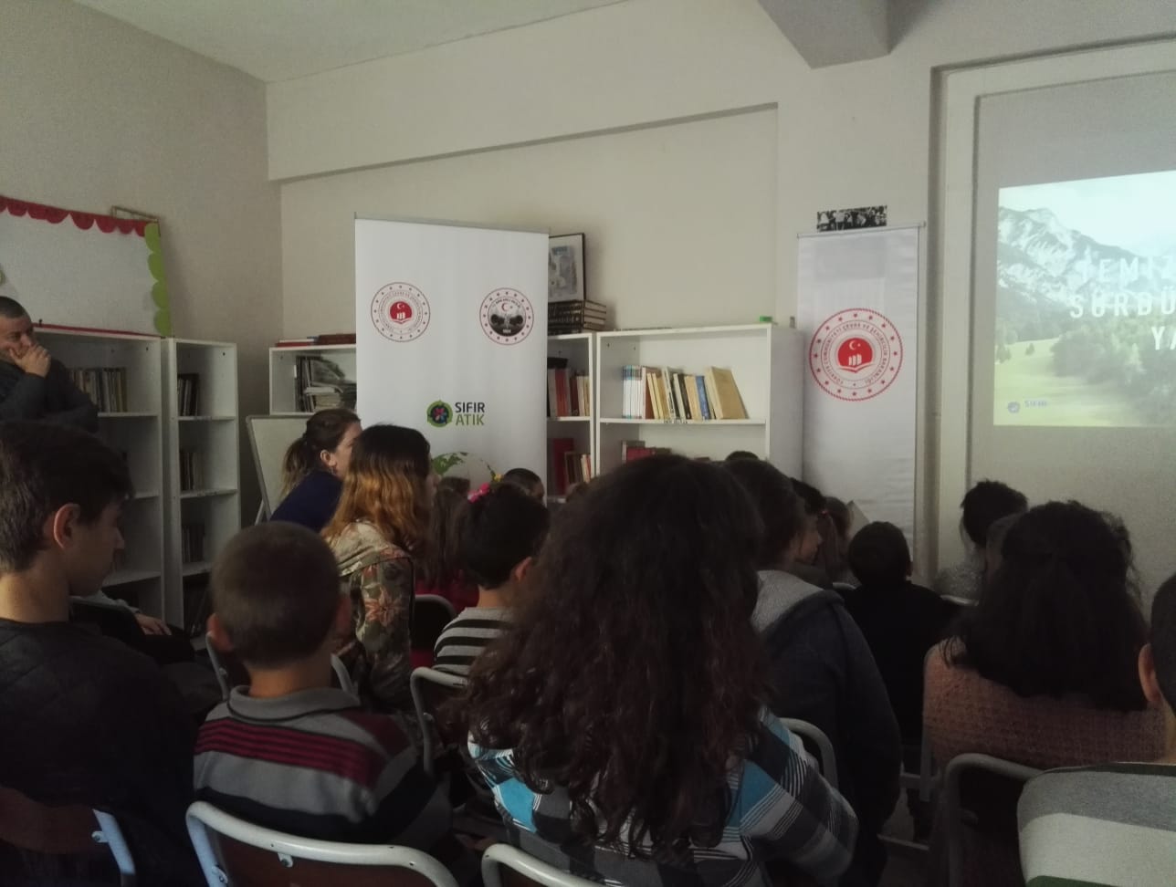 SIFIR ATIK PROJESİ KAPSAMINDA VİZE KIŞLACIK ORTAOKULU ÖĞRENCİLERİNE ÇEVRE VE SIFIR ATIK KONULU SUNUM YAPILDI