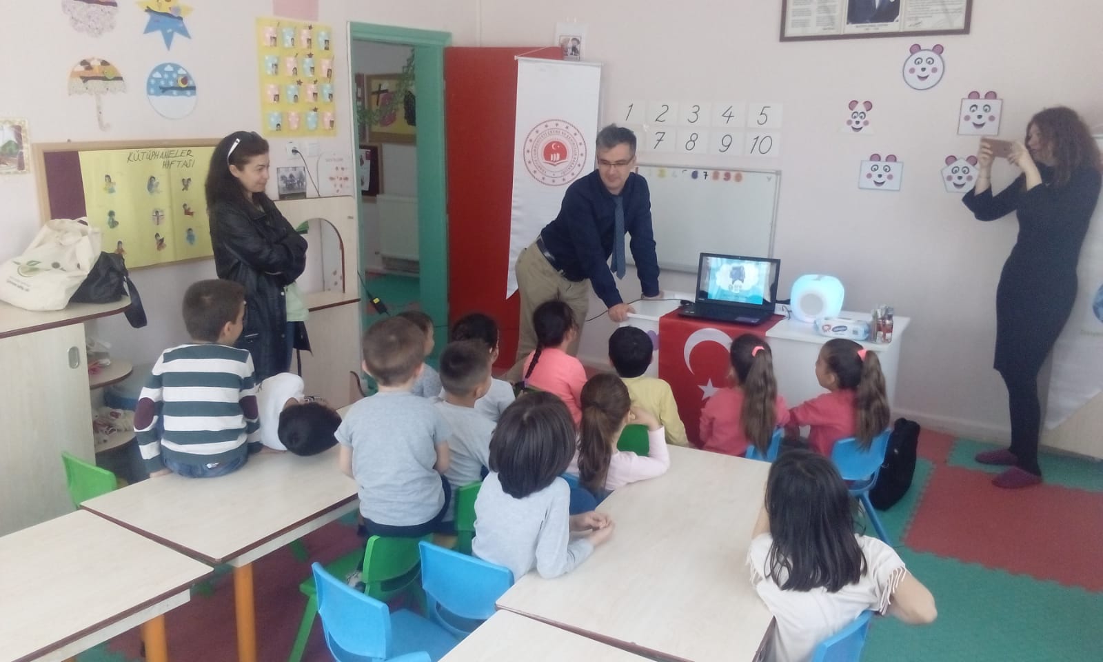 SIFIR ATIK PROJESİ KAPSAMINDA İĞNEADA ZÜBEYDE HANIM ANAOKULU ÖĞRENCİLERİNE ÇEVRE VE SIFIR ATIK KONULU SUNUM YAPILDI