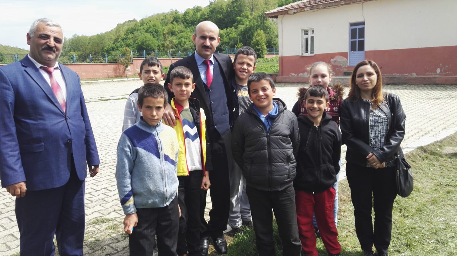 SIFIR ATIK PROJESİ KAPSAMINDA İL MÜDÜRÜMÜZ SAYIN ENGİN ÖZTÜRK TARAFINDAN KIRKLARELİ DEREKÖY  ORTAOKULU VE İLKOKULU ÖĞRENCİLERİNE ÇEVRE VE SIFIR ATIK KONULU SUNUM YAPILDI