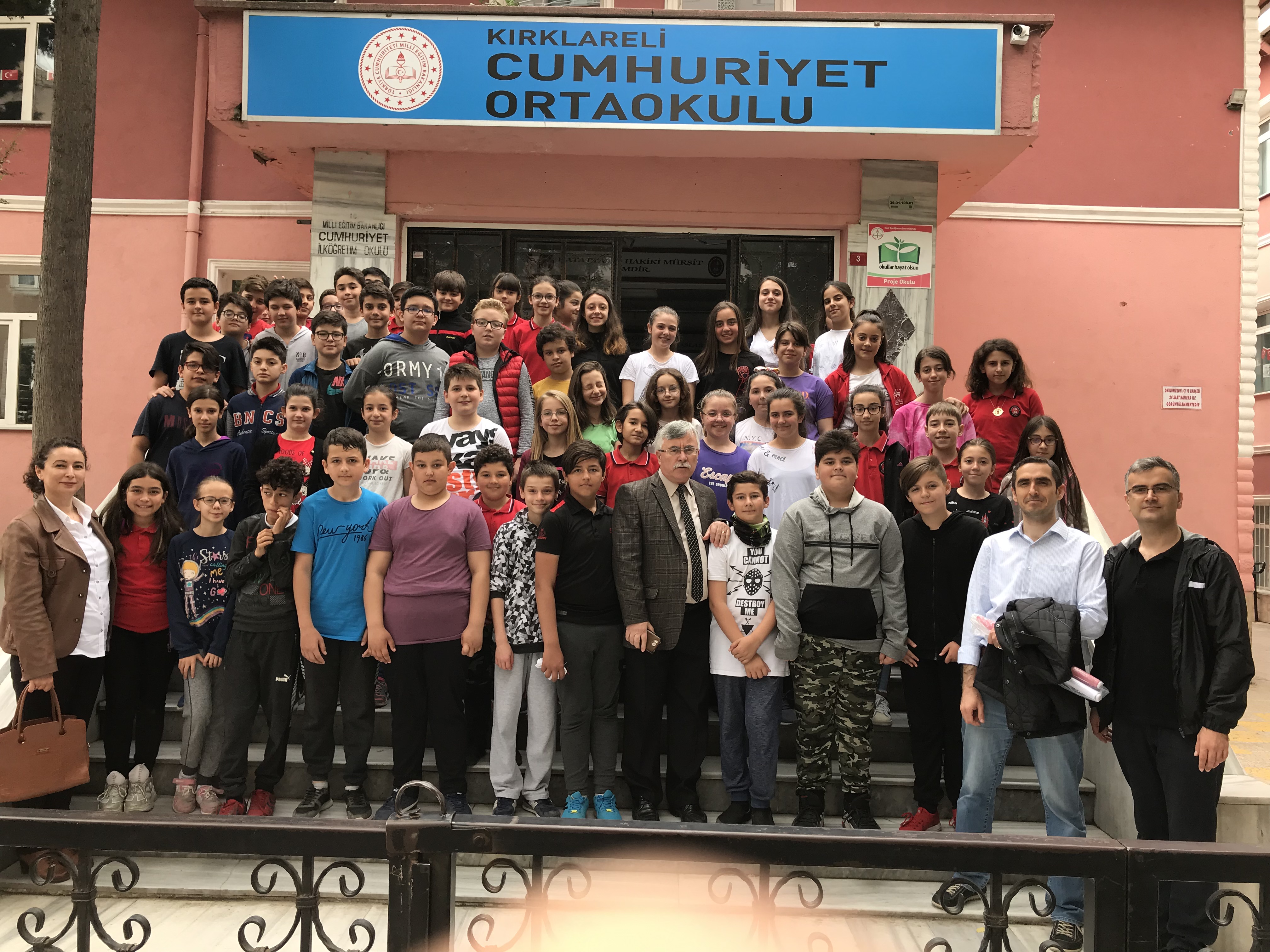 SIFIR ATIK PROJESİ KAPSAMINDA KIRKLARELİ CUMHURİYET ORTAOKULU ÖĞRENCİLERİNE ÇEVRE VE SIFIR ATIK KONULU SUNUM YAPILDI