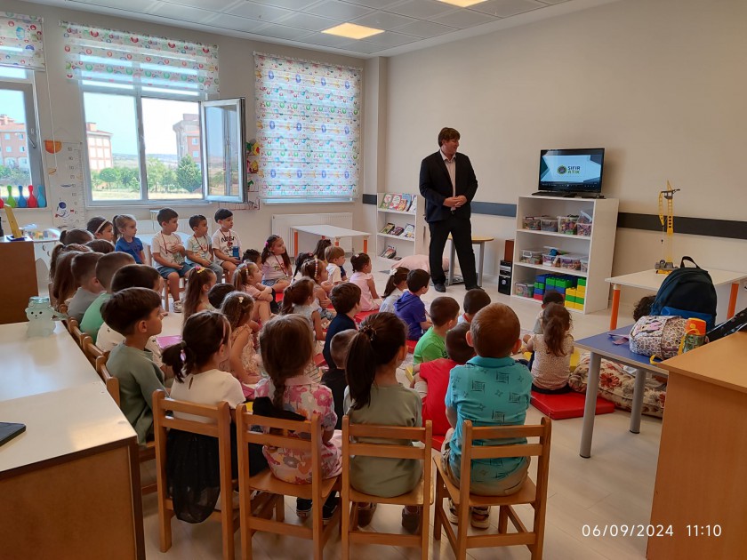 Geleceğimizi emanet edeceğimiz çocuklarımıza yeni Eğitim-Öğretim dönemi içerisinde Sıfır Atık Projesi kapsamında eğitim çalışmaları başlamıştır.