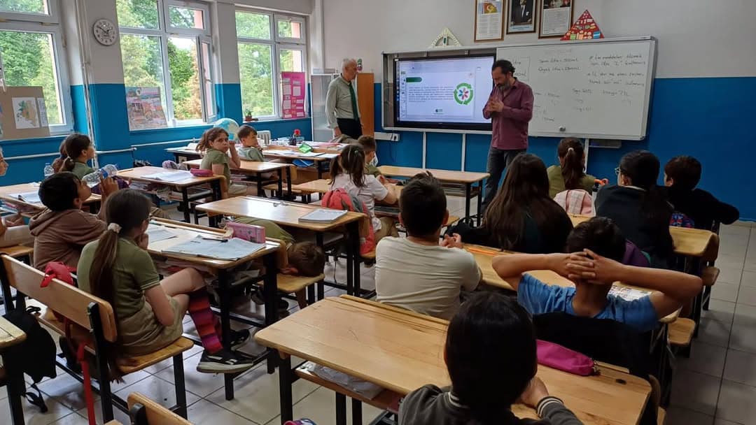Sıfır atık ve geri dönüşüm konularında eğitimlerimiz devam ediyor.