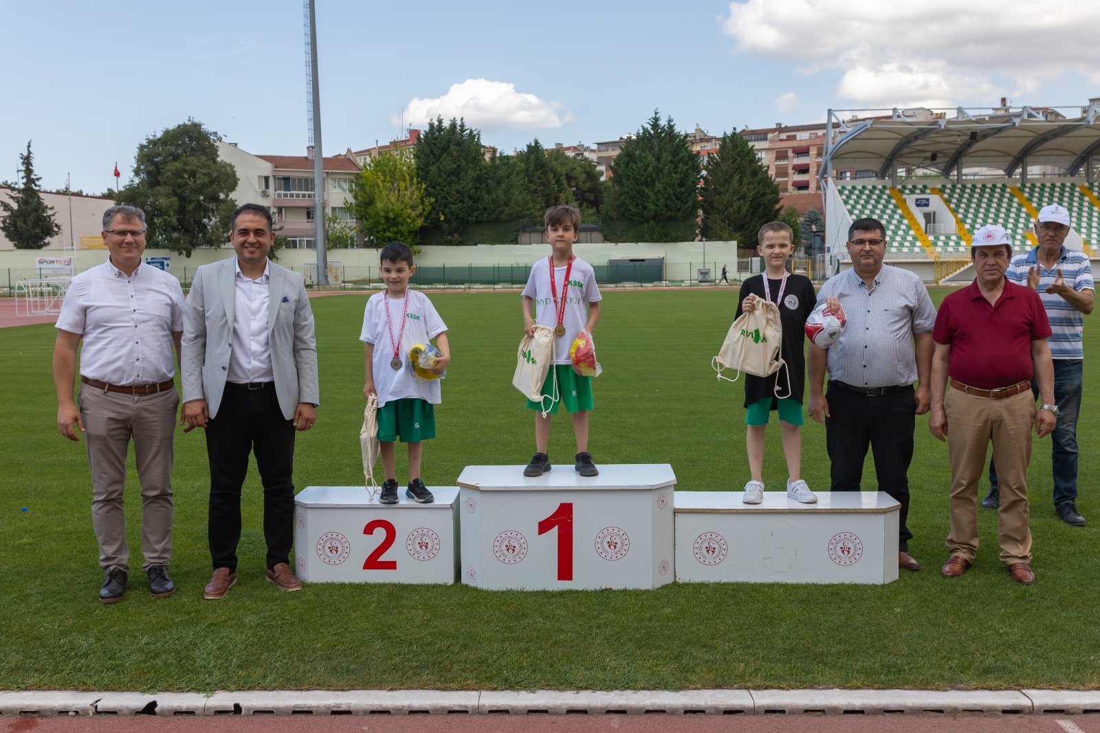 TÜRKİYE ÇEVRE HAFTASI ETKİNLİKLERİ KAPSAMINDA YÜZME VE KOŞU YARIŞMALARI..