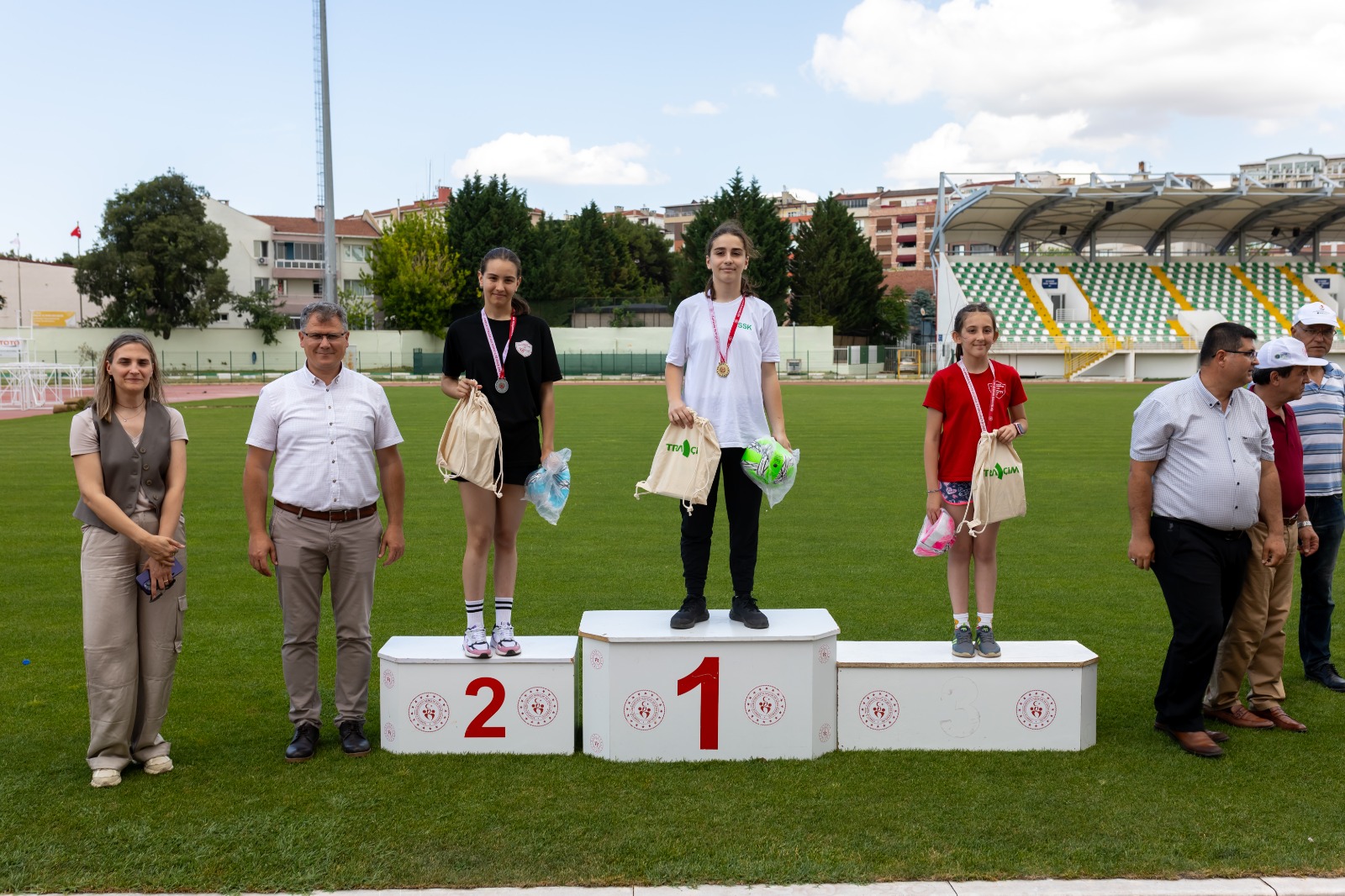 TÜRKİYE ÇEVRE HAFTASI ETKİNLİKLERİ KAPSAMINDA YÜZME VE KOŞU YARIŞMALARI..