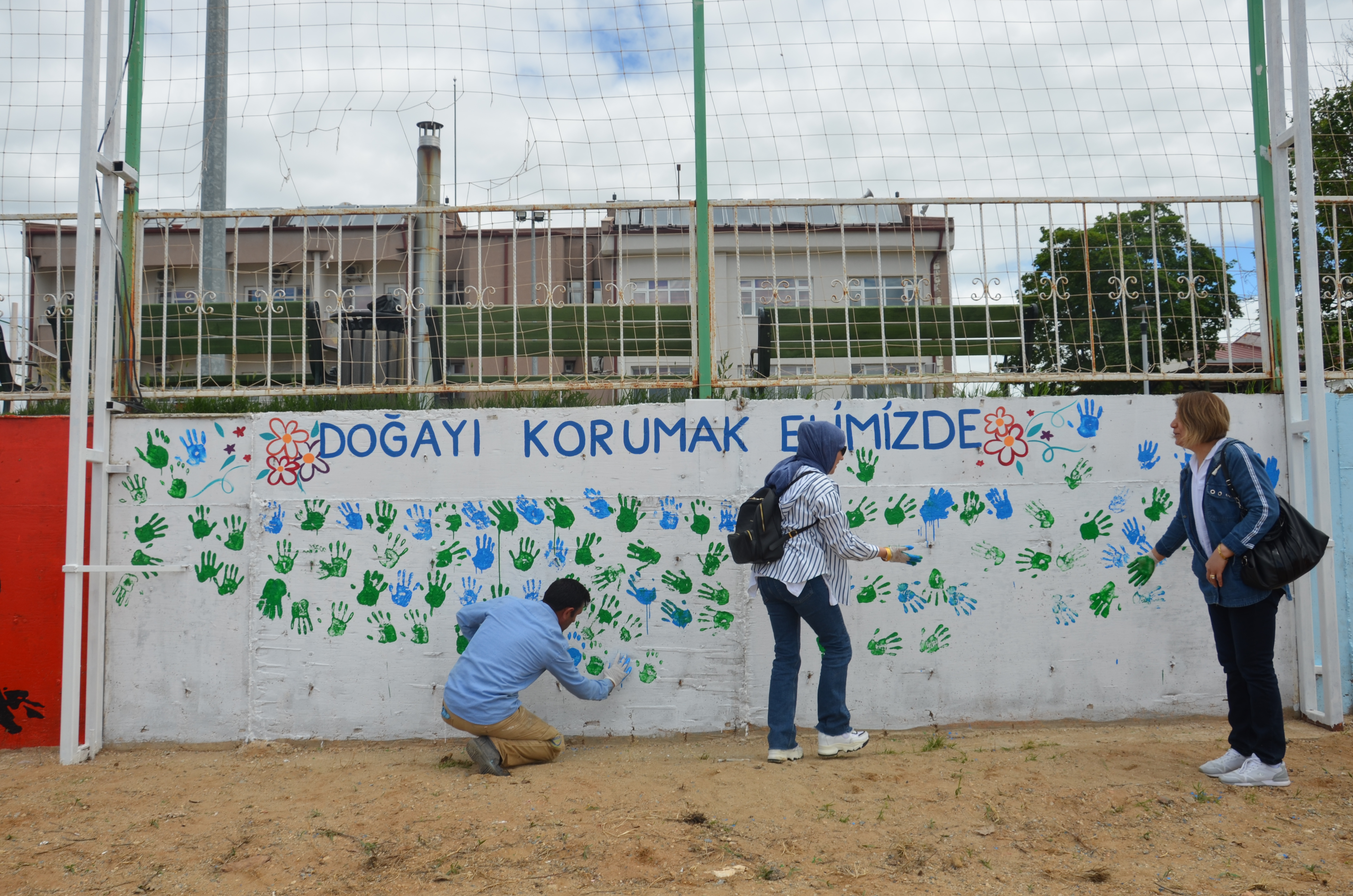 5 Haziran Türkiye Çevre Haftası Etkinlikleri Kapsamında Hirfanlı Gençlik Kampında; Sahilde Çevre Temizliği, Doğayı Korumak Elimizde Grafiti çalışması ve Bisiklet Turu etkinlikleri gerçekleştirilmiştir