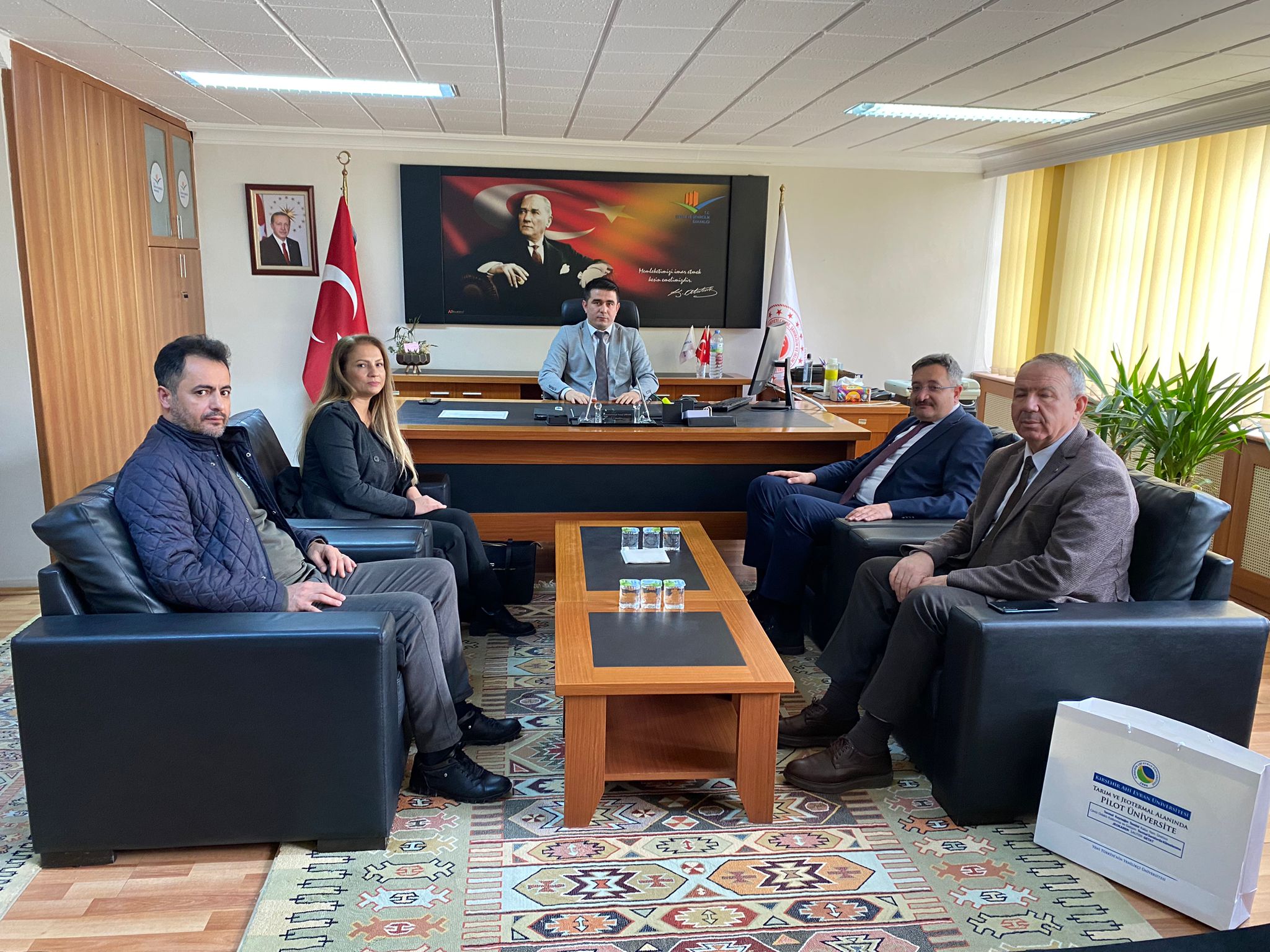 Ahi Evran Üniversitesi Mühendislik Fakültesi tarafından İl Müdürlüğümüze 'Sıfır Atık Projesi' konusunda istişare ziyareti gerçekleştirilmiştir.