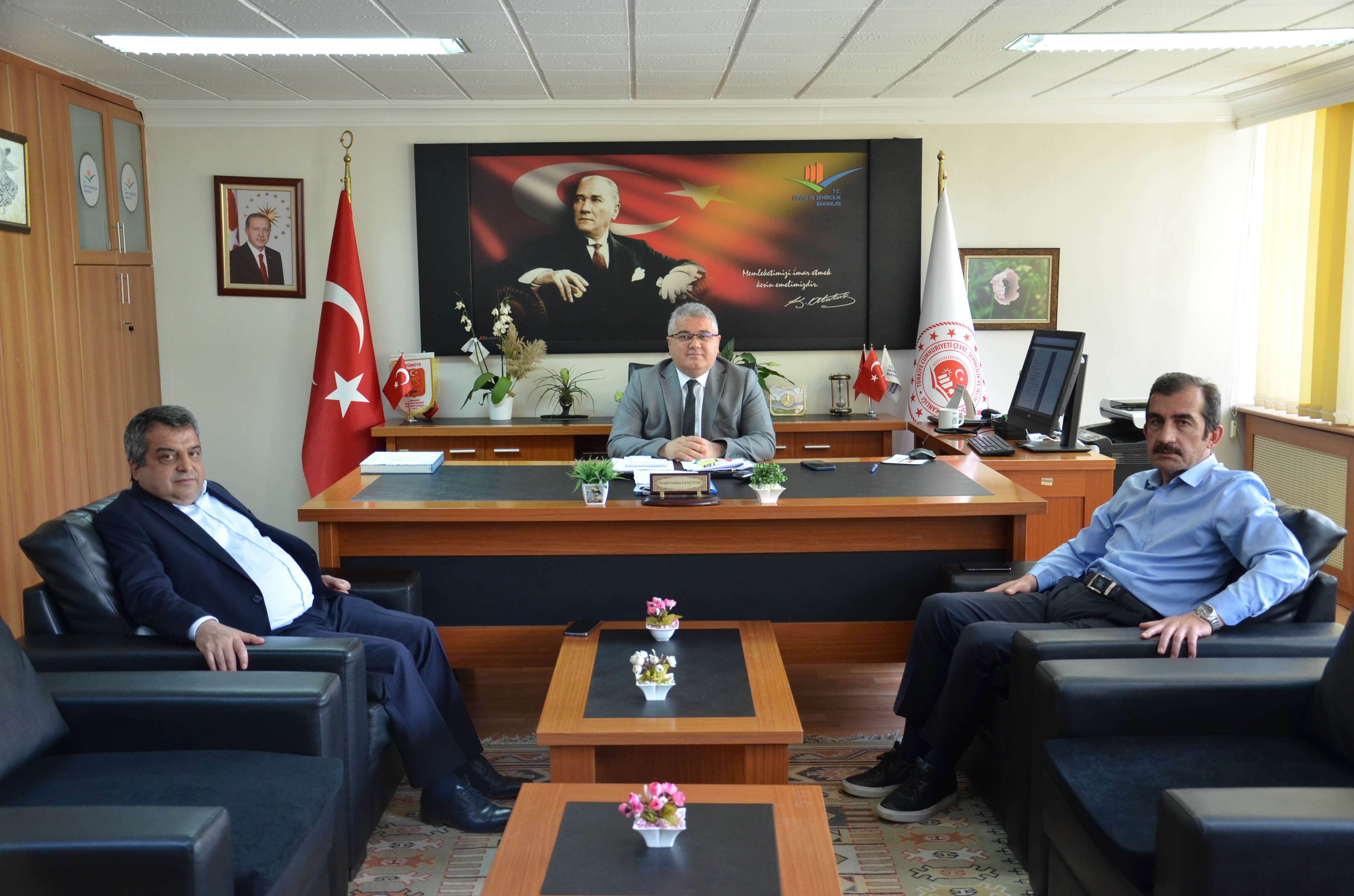 Elazığ ve Malatya İl Müdürlerimiz Hikmet ŞİŞECİOĞLU ile Ali LALOĞLU,   İl Müdürümüz Sayın Hamdi Görkem GENÇTÜRK'ü ziyaret etti.