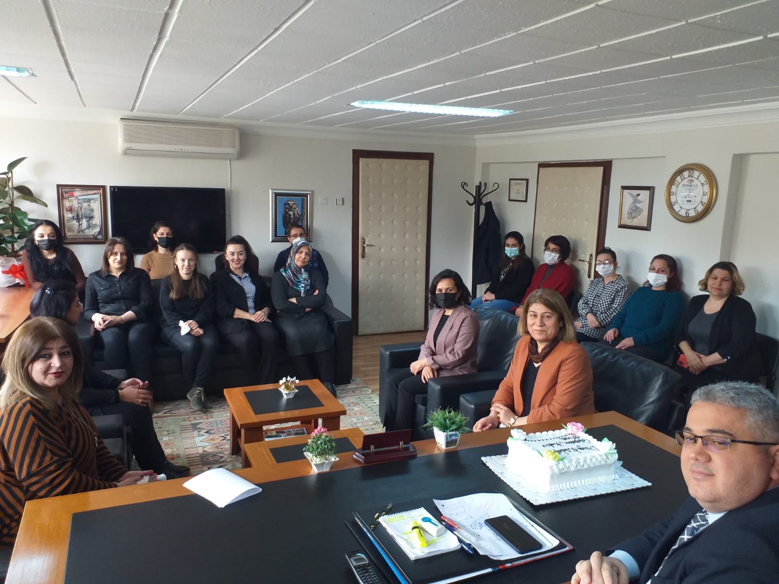 İl Müdürümüz Sayın Hamdi Görkem GENÇTÜRK ve Müdürlüğümüz personelleri 8 Mart Dünya Kadınlar Günü Kutlama Programında bir araya geldi.