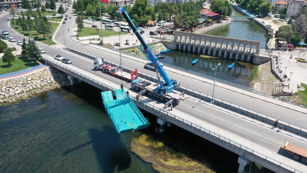 Beyşehir Gölünde kullanılmak üzere alınan Katamaran’ın  (Yük Taşıma Salı) 12.07.2021 tarihinde göle indirildi