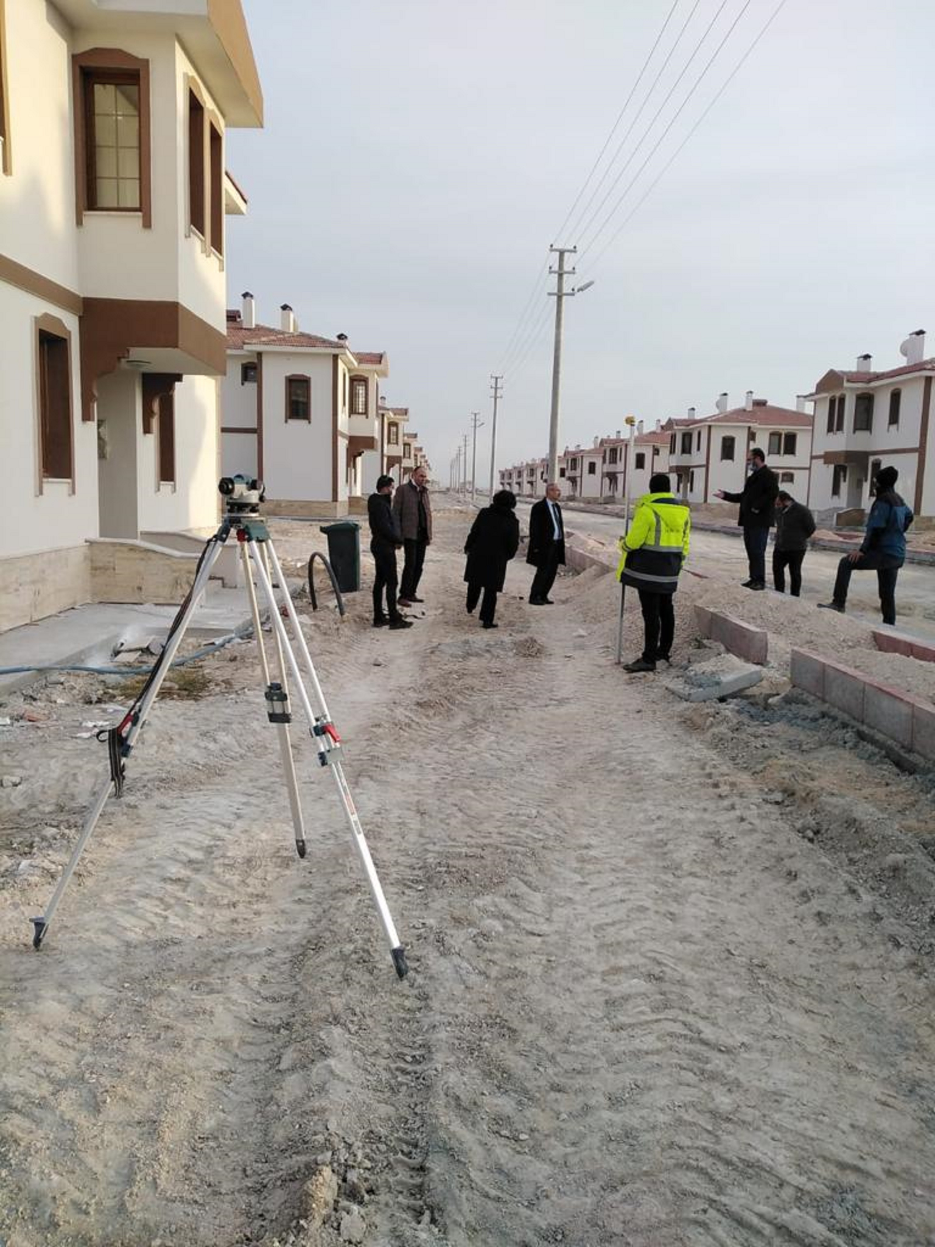 BOZKIR BARAJI İSKANI İNŞAATINDA YOL YAPIM ÇALIŞMALARI İNCELENDİ