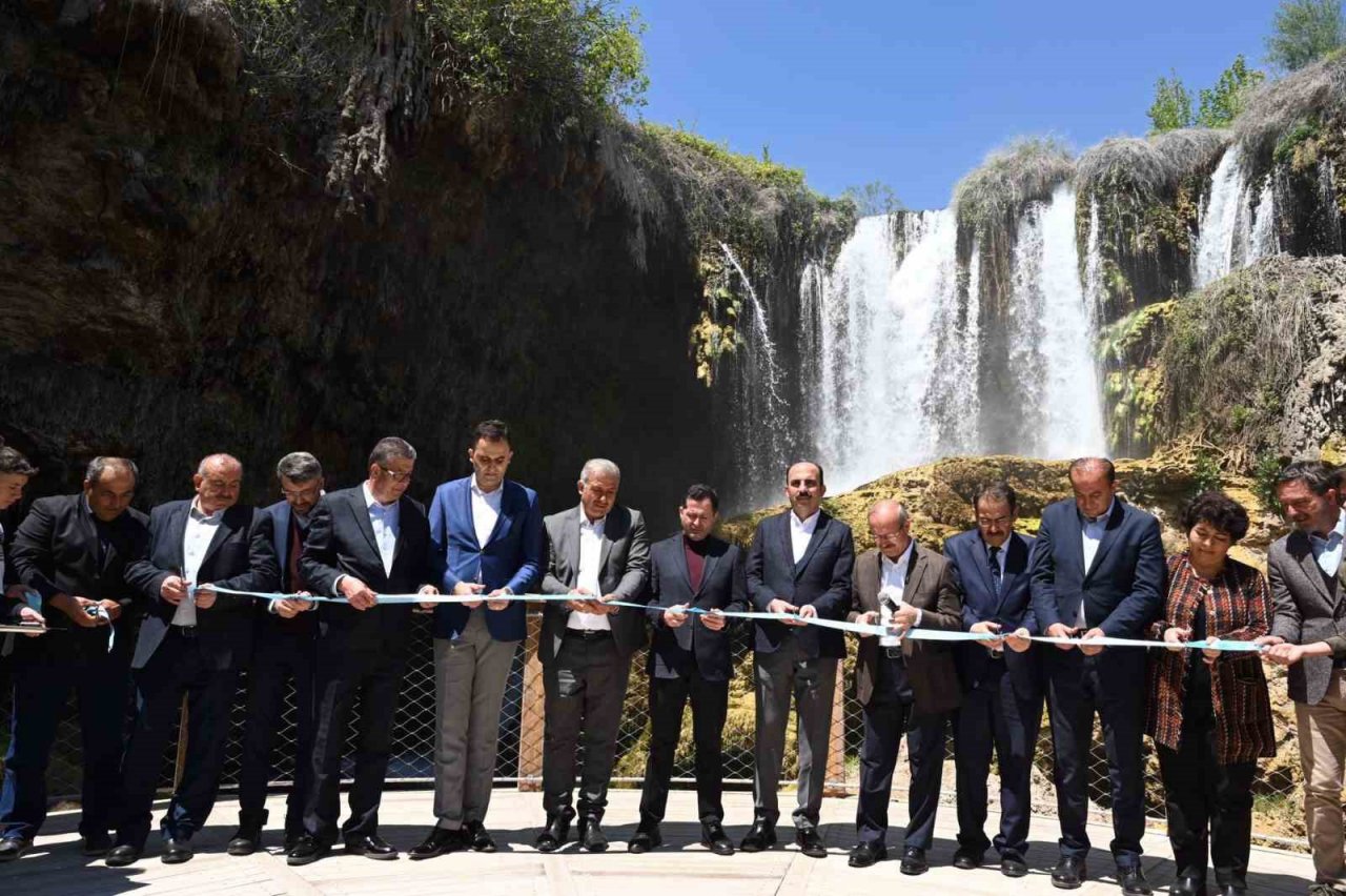 Konya'da Yerköprü Şelalesi çevre düzenleme çalışmalarının açılışı yapıldı.