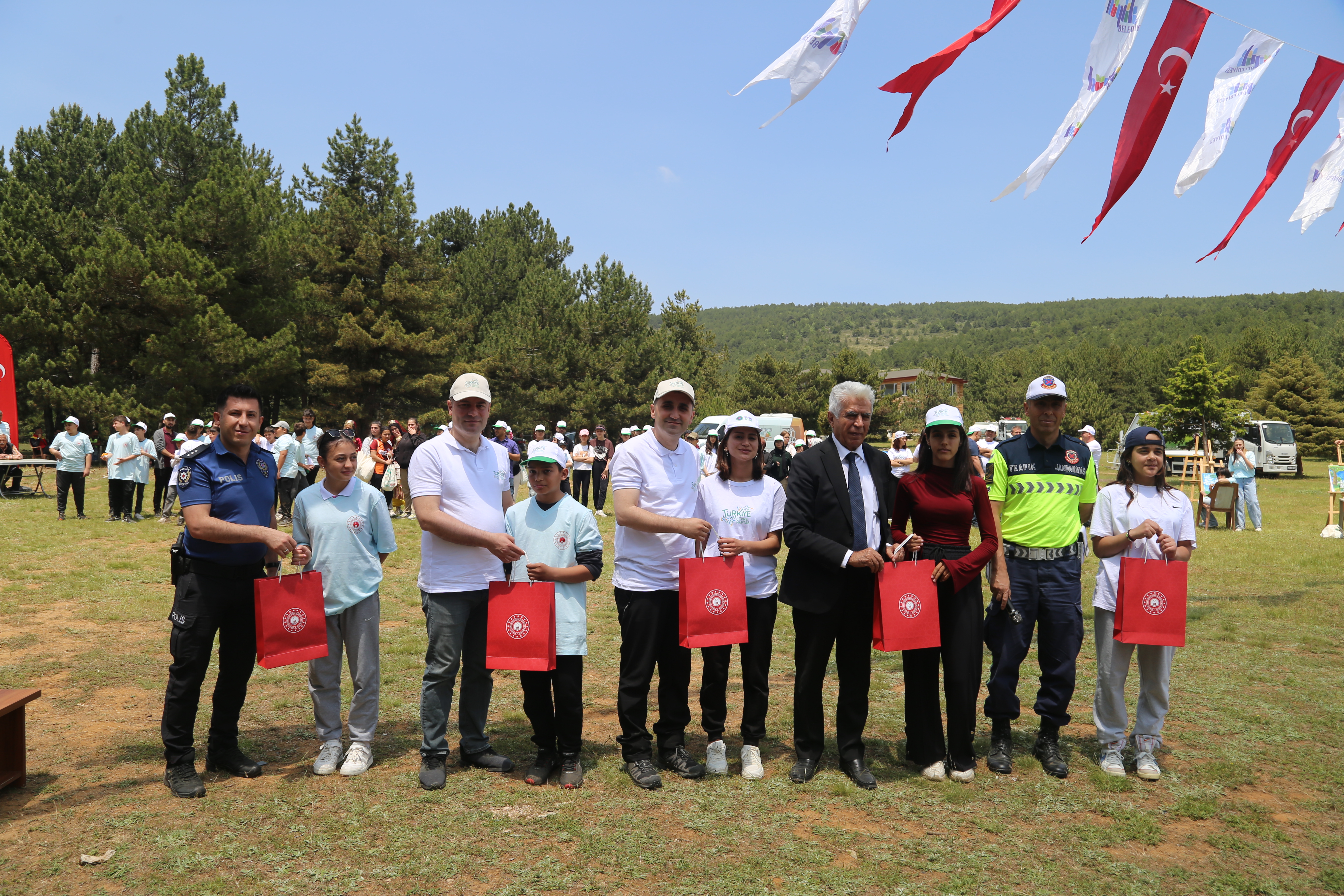 Türkiye Çevre Haftası Etkinliği İlimiz Hüyük İlçesi İmrenler Kasabasında Kutlandı.