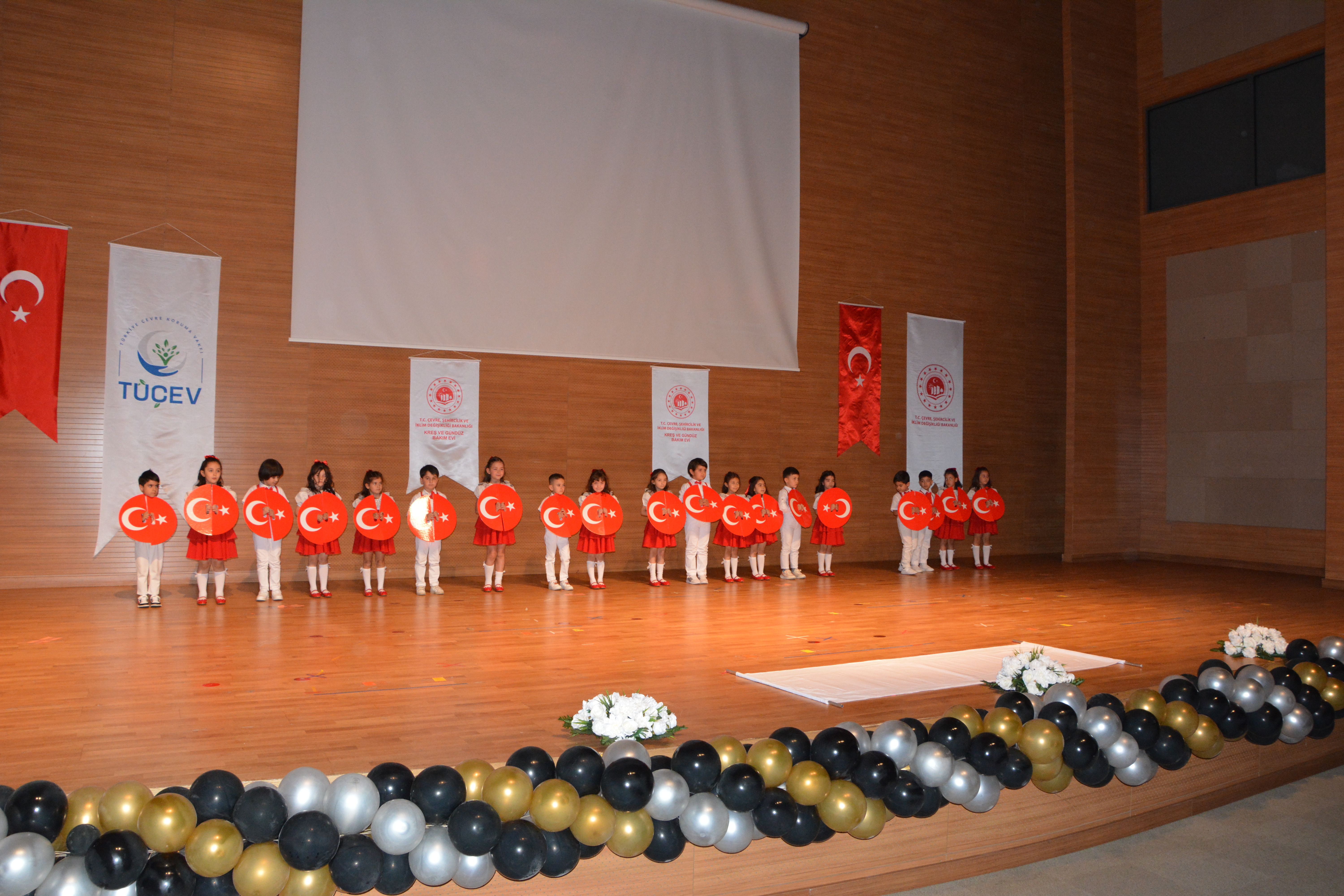 Çevre, Şehircilik ve İklim Değişikliği Bakanlığı Kreş ve Gündüz Bakımevi’nde Mezuniyet Coşkusu