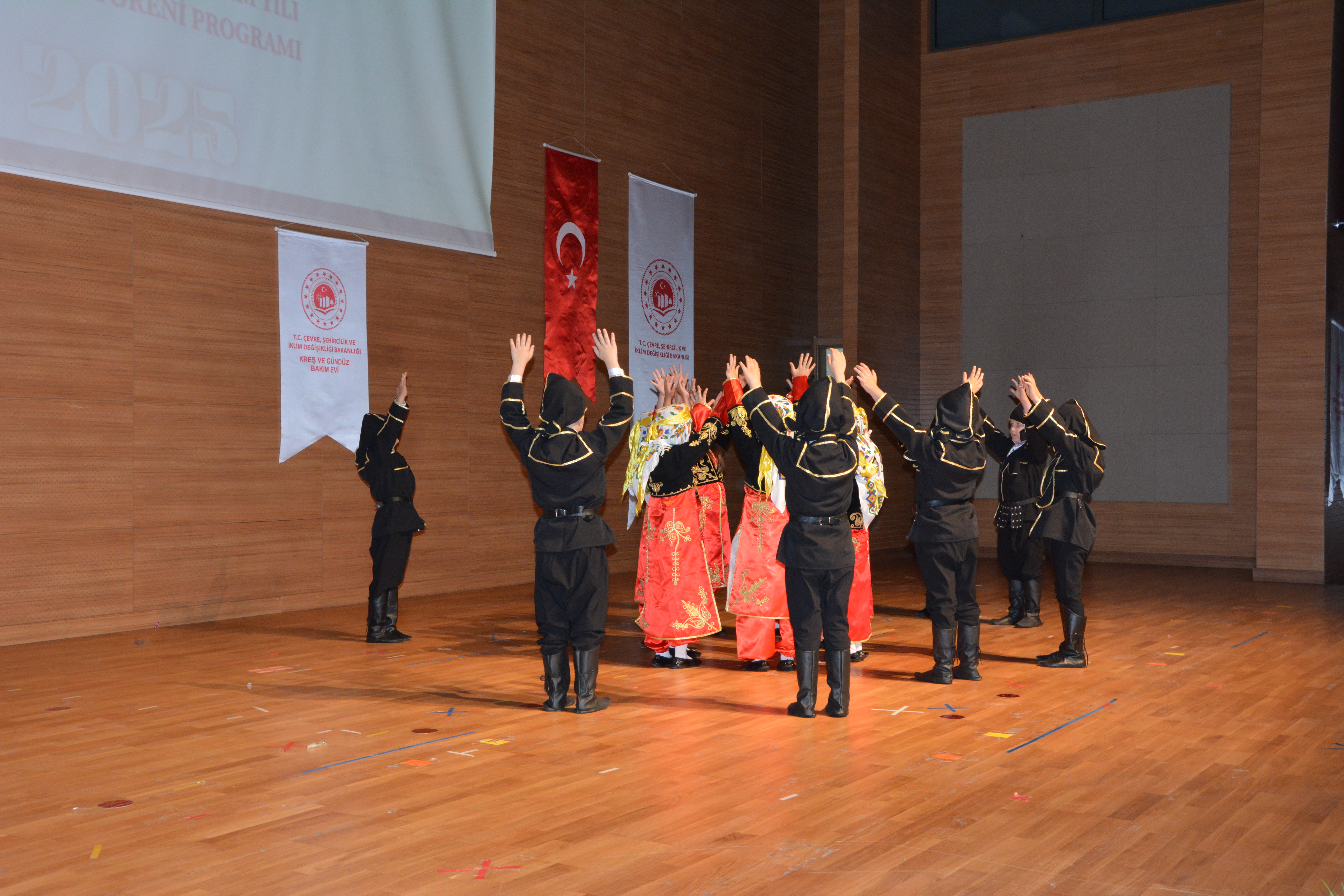 Çevre, Şehircilik ve İklim Değişikliği Bakanlığı Kreş ve Gündüz Bakımevi’nde Mezuniyet Coşkusu