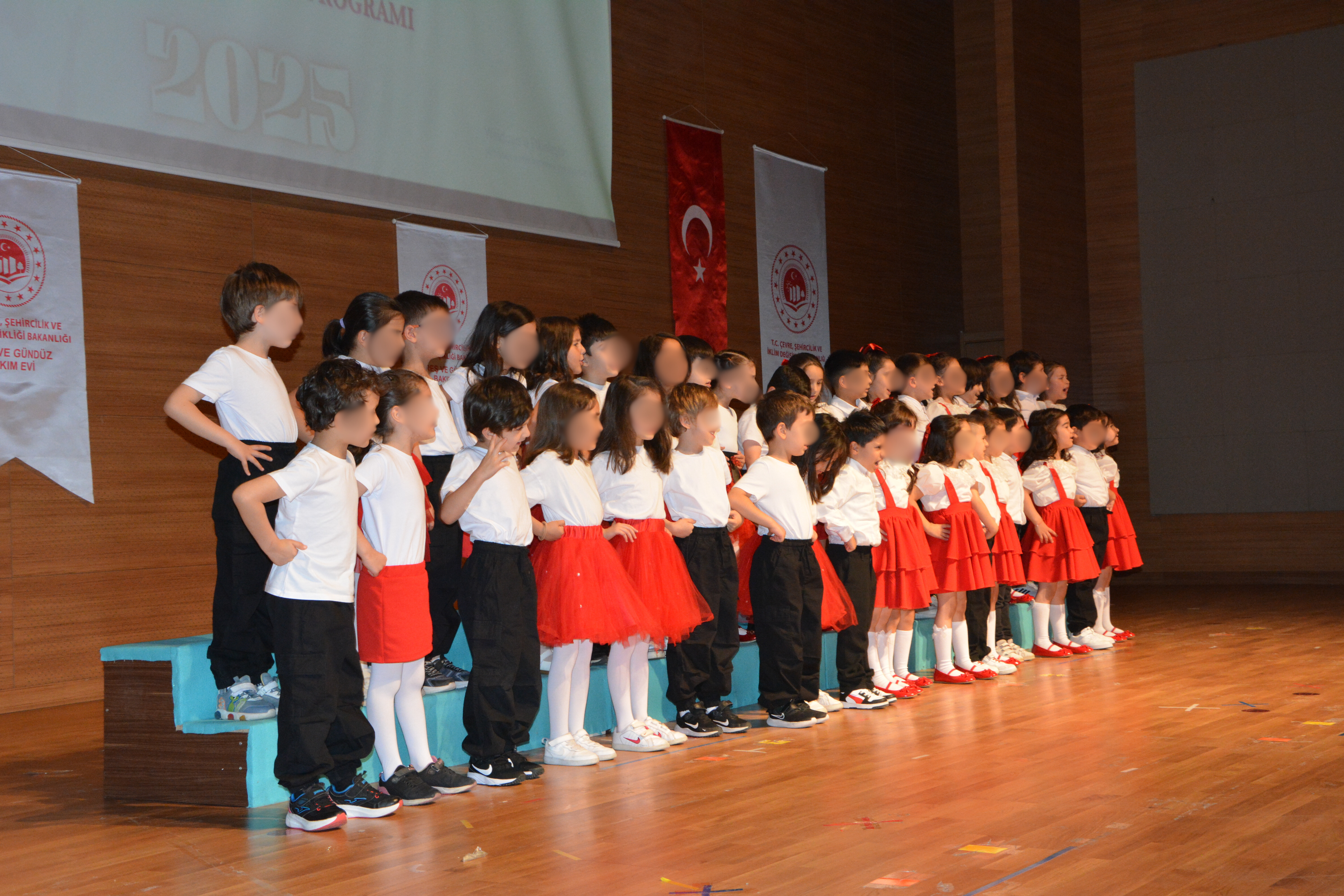 Çevre, Şehircilik ve İklim Değişikliği Bakanlığı Kreş ve Gündüz Bakımevi’nde Mezuniyet Coşkusu