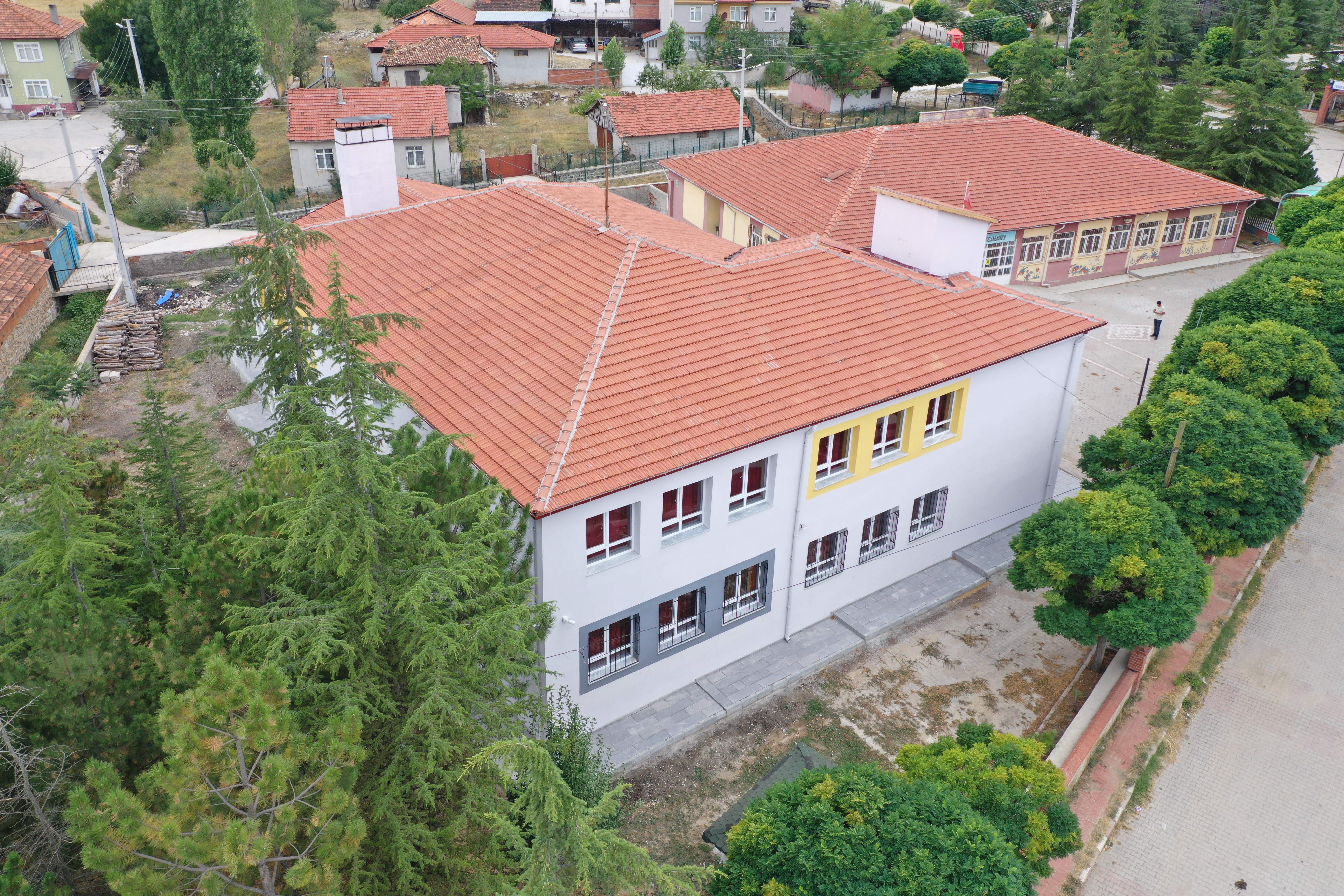 ALİ GÜRAL LİSESİ SPOR SALONU GÜÇLENDİRME VE ONARIM İŞİ TAMAMLANARAK GEÇİCİ KABULÜ YAPILMIŞTIR.