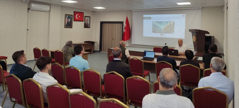 Sıfır Atık Projesi ve Temel Seviye Sıfır Atık Belge Yenileme Eğitimi Aslanapa İlçesinde Gerçekleştirildi