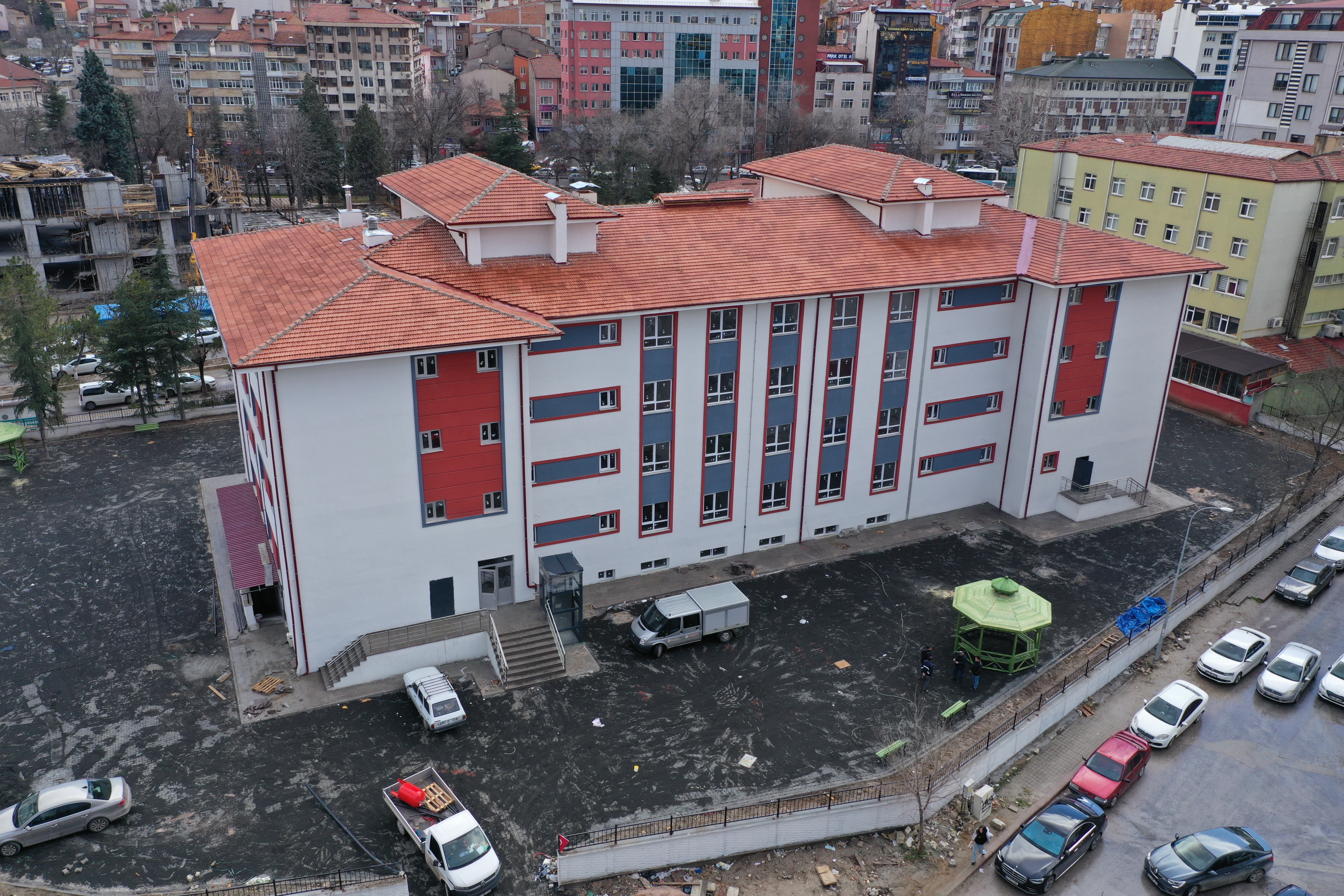 Kütahya Devlet Hatun Kız Mesleki Teknik Anadolu Lisesi Yapım işinde Geçici Kabul Aşamasına Geçilmiştir.