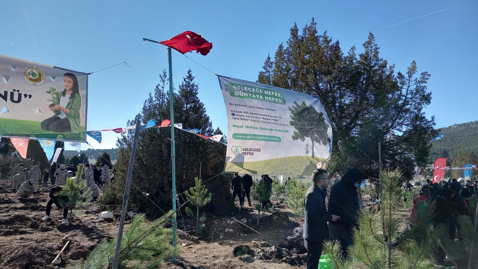 Kütahya Merkez Damlalıkaraağaç Köyünde '' Milli Ağaçlandırma Günü '' Kapsamında Fidan Dikim Etkinliğine Katılım Sağlanmıştır.