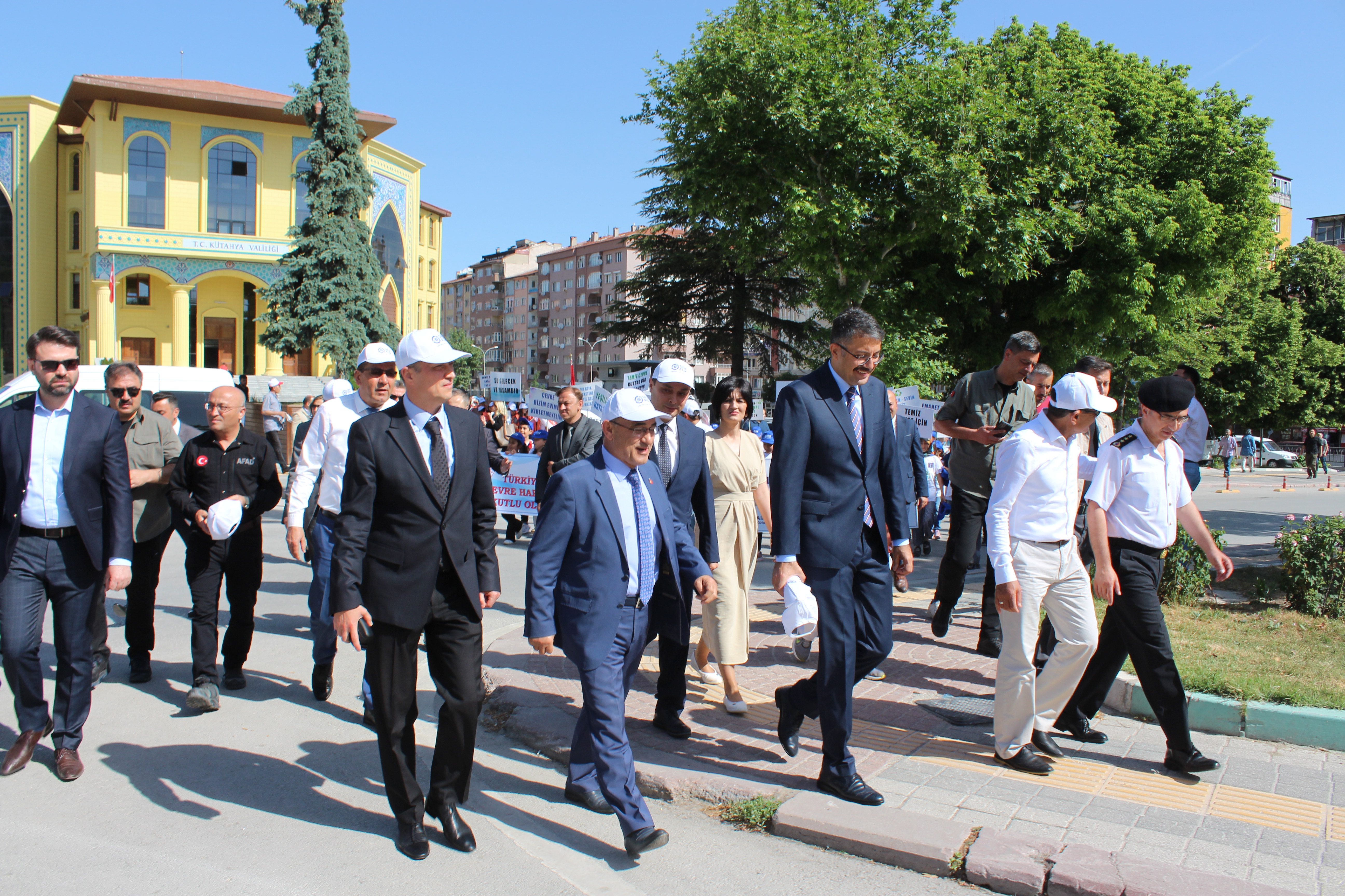 ''SIFIR ATIK TEMASIYLA ÇEVRE ŞÖLENİ VE ÇEVRE MÜFETTİŞİ ETKİNLİKLERİ'' KÜTAHYA BELEDİYE ETKİNLİK ALANINDA GERÇEKLEŞTİRİLMİŞTİR.