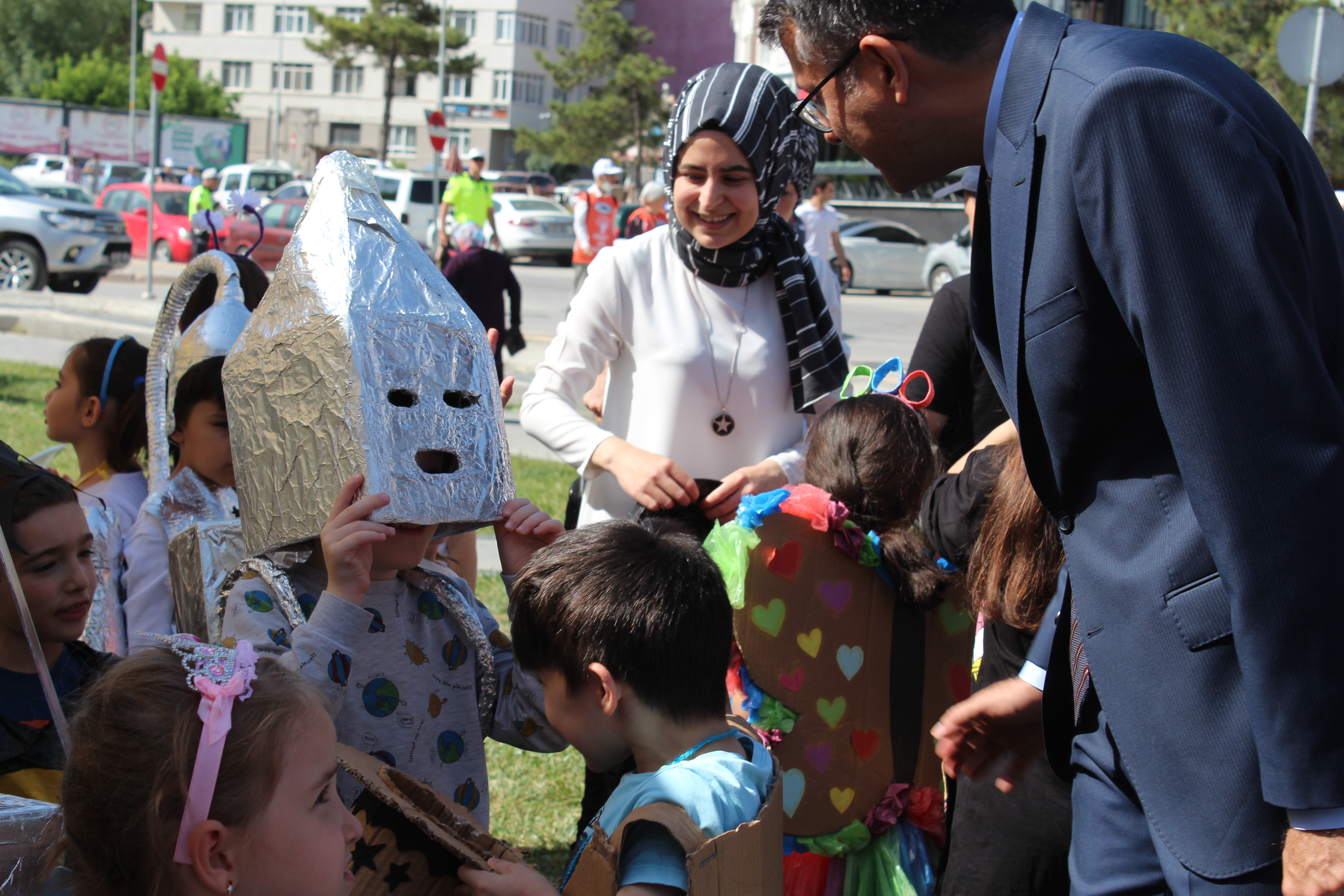 ''SIFIR ATIK TEMASIYLA ÇEVRE ŞÖLENİ VE ÇEVRE MÜFETTİŞİ ETKİNLİKLERİ'' KÜTAHYA BELEDİYE ETKİNLİK ALANINDA GERÇEKLEŞTİRİLMİŞTİR.