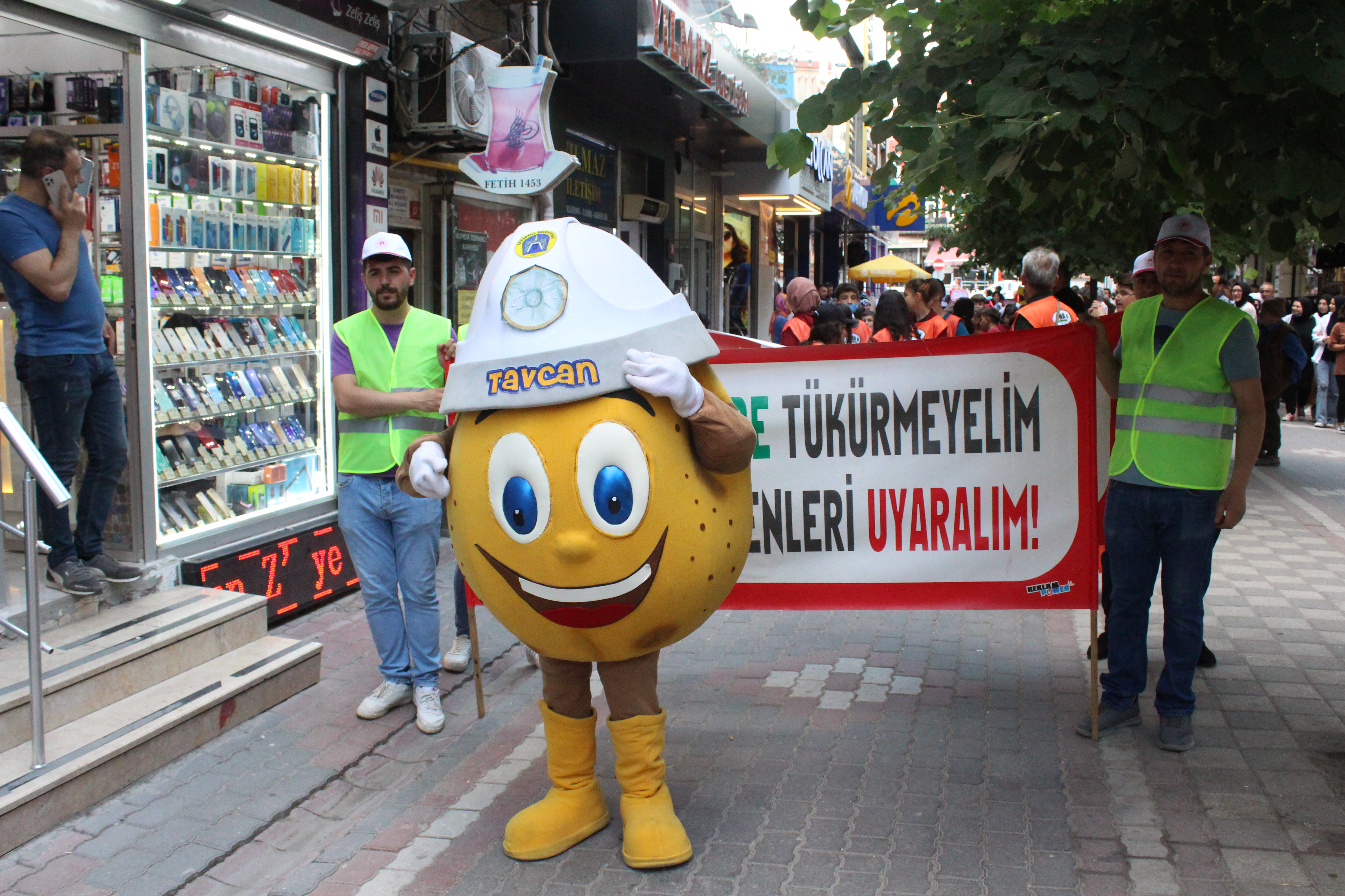 ''SIFIR ATIK TEMASIYLA ÇEVRE ŞÖLENİ VE ÇEVRE MÜFETTİŞİ ETKİNLİKLERİ'' TAVŞANLI CUMHURİYET MEYDANINDAKİ ALANDA GERÇEKLEŞTİRİLMİŞTİR.