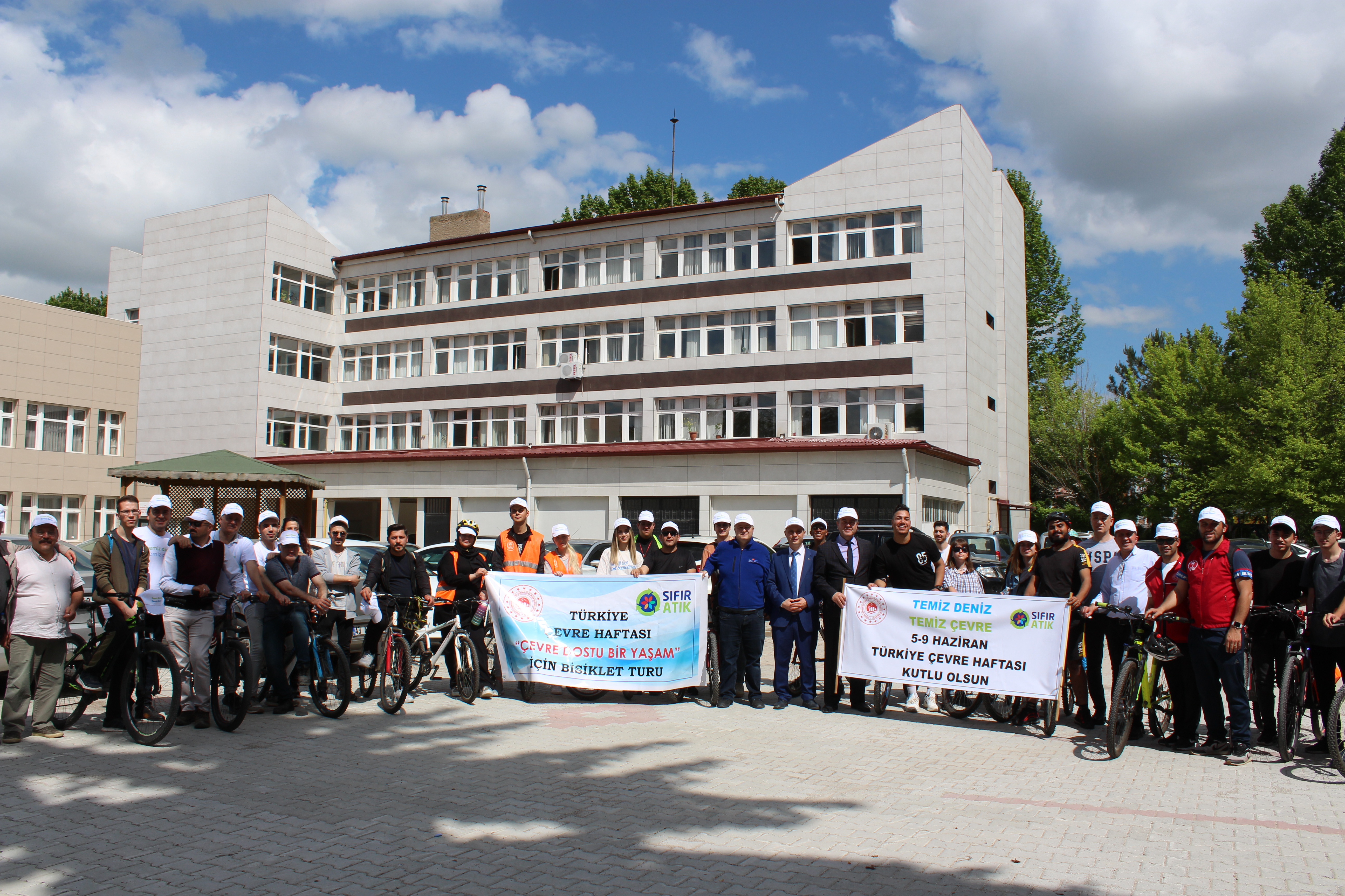 Türkiye Çevre Haftası Kapsamında Kütahya Sevgi Yolu - İl Müdürlüğümüz Binası  Arasında Çevre ve Sağlıklı Yaşam İçin Bisiklet Turu Etkinliği Gerçekleştirilmiştir.