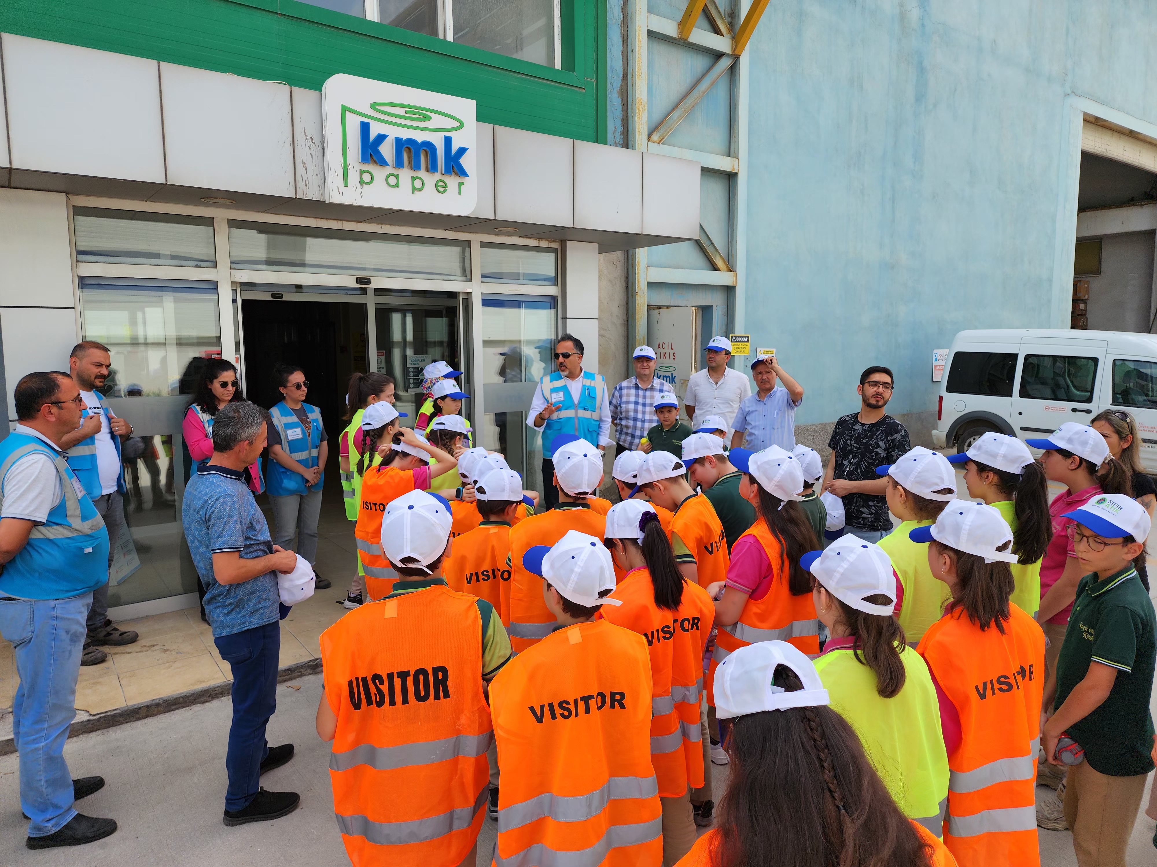 Türkiye Çevre Haftası Kapsamında İlimiz Linyit Ortaokulu öğrencileri ile birlikte Kahramanmaraş Kağıt Sanayi Fabrikasına Teknik Gezi Gerçekleştirilmiştir.