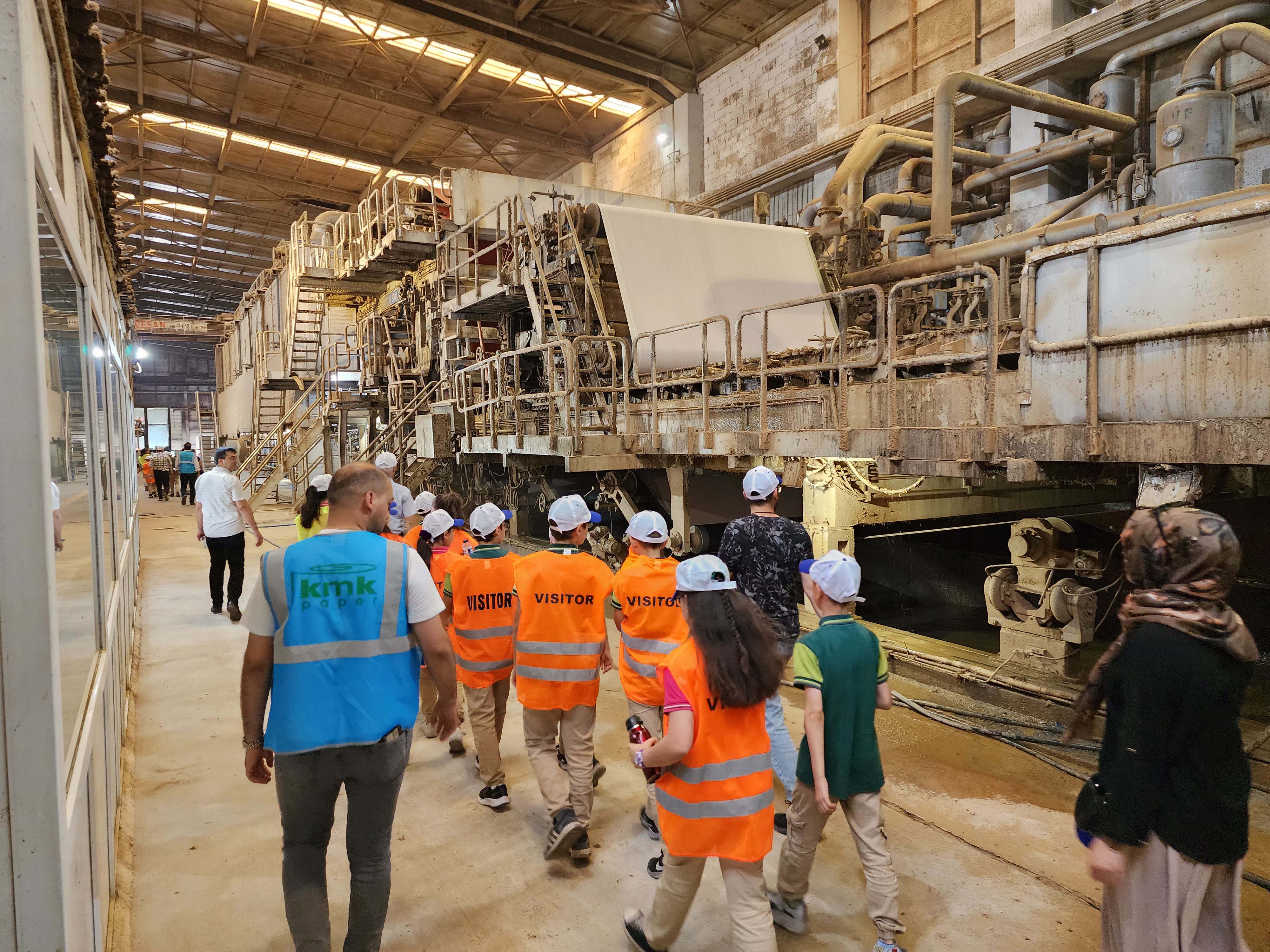 Türkiye Çevre Haftası Kapsamında İlimiz Linyit Ortaokulu öğrencileri ile birlikte Kahramanmaraş Kağıt Sanayi Fabrikasına Teknik Gezi Gerçekleştirilmiştir.