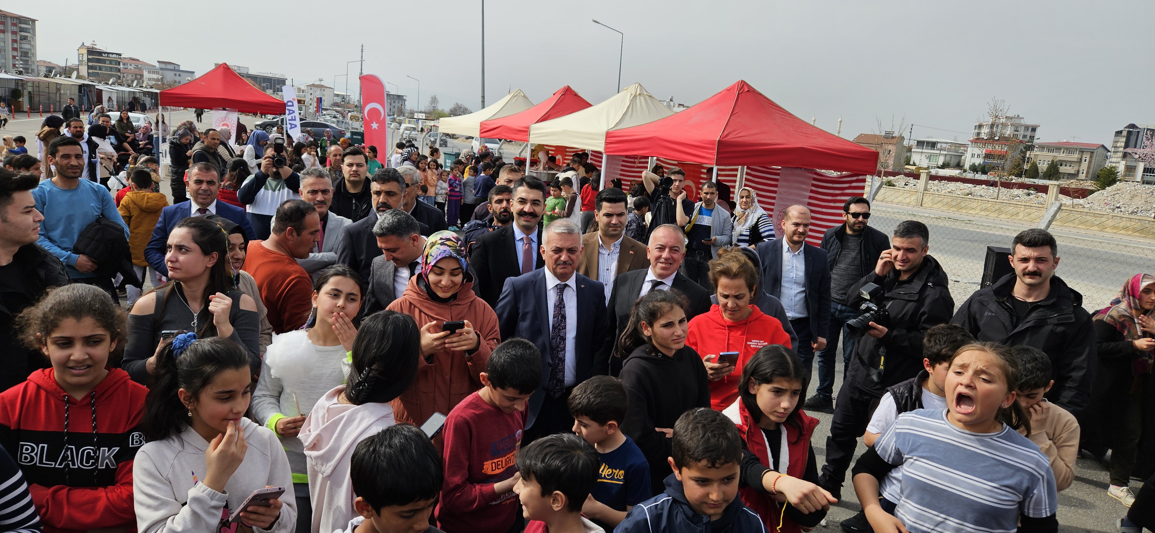 30 Mart Uluslararası Sıfır Atık Günü münasebetiyle İlimizde 29 Mart 2024 tarihinde Rönesans 1 Konteyner Kentte Bakanlığımız tarafından Ersin Yazıcı valimizinde katıldığı çocuklar için etkinlikler düzenlenmiştir.