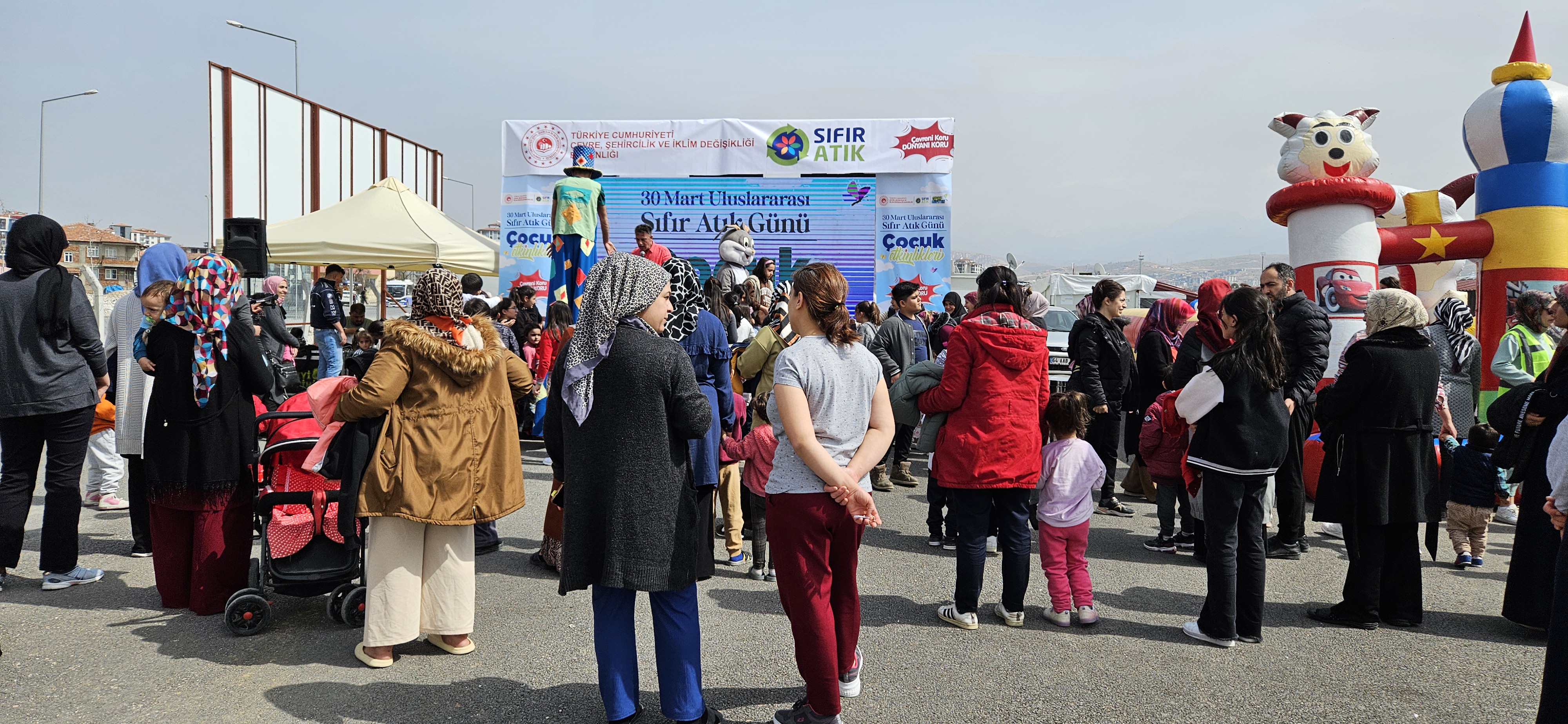 30 Mart Uluslararası Sıfır Atık Günü münasebetiyle İlimizde 29 Mart 2024 tarihinde Rönesans 1 Konteyner Kentte Bakanlığımız tarafından Ersin Yazıcı valimizinde katıldığı çocuklar için etkinlikler düzenlenmiştir.