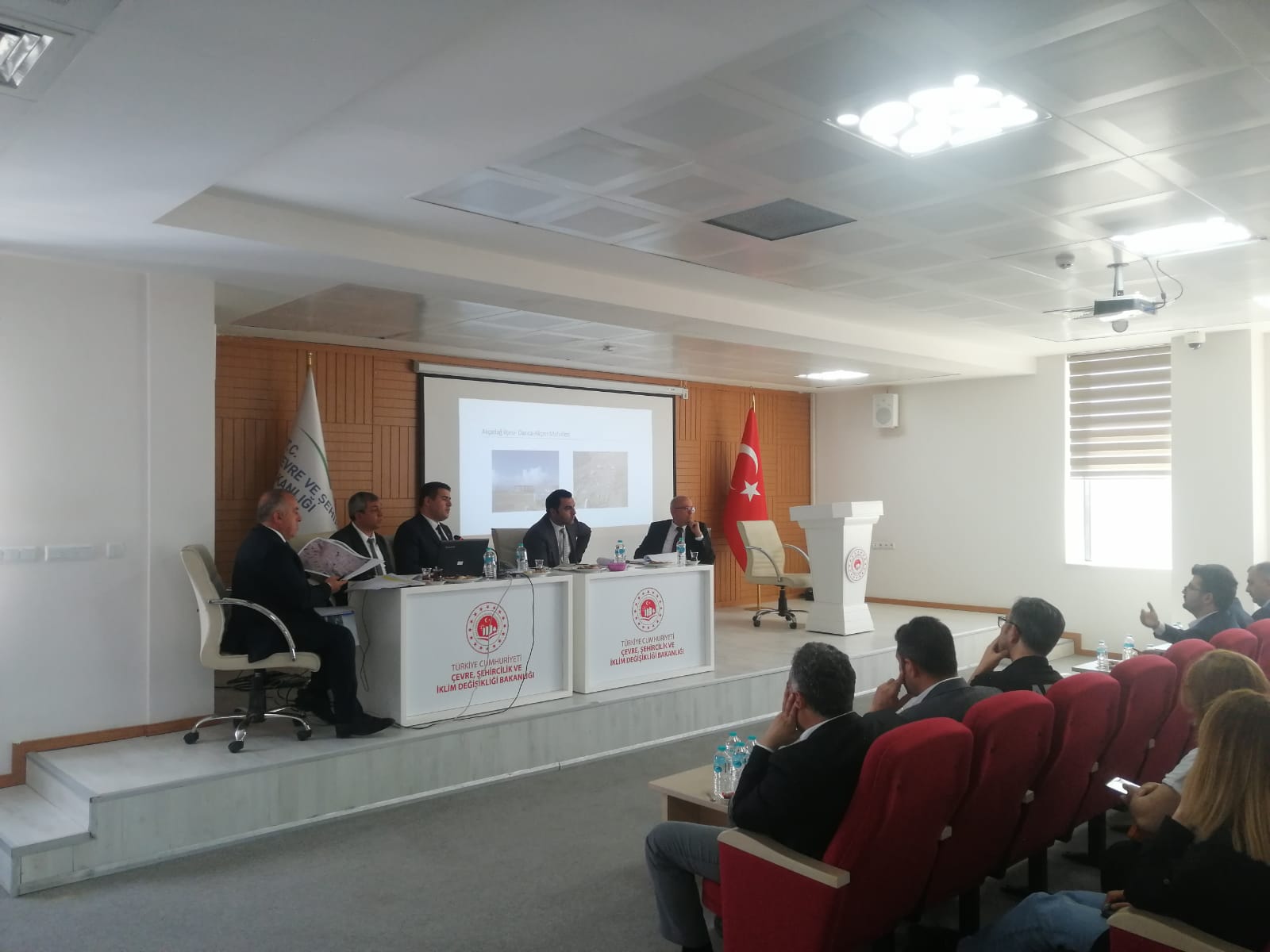 İlimizde Devam Eden Kırsal Afet Konutlarının Altyapı Hizmetleri Koordinasyon Toplantısı Müdürlüğümüz Konferans Salonunda Gerçekleştirildi.