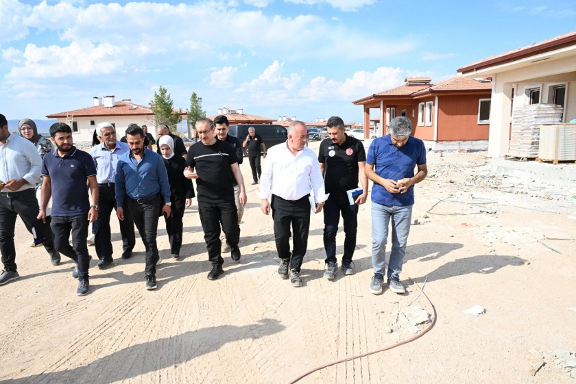 Sayın Valimiz Seddar YAVUZ İlimizde inşası devam eden kırsal konutlarda incelemelerde bulunmuştur.