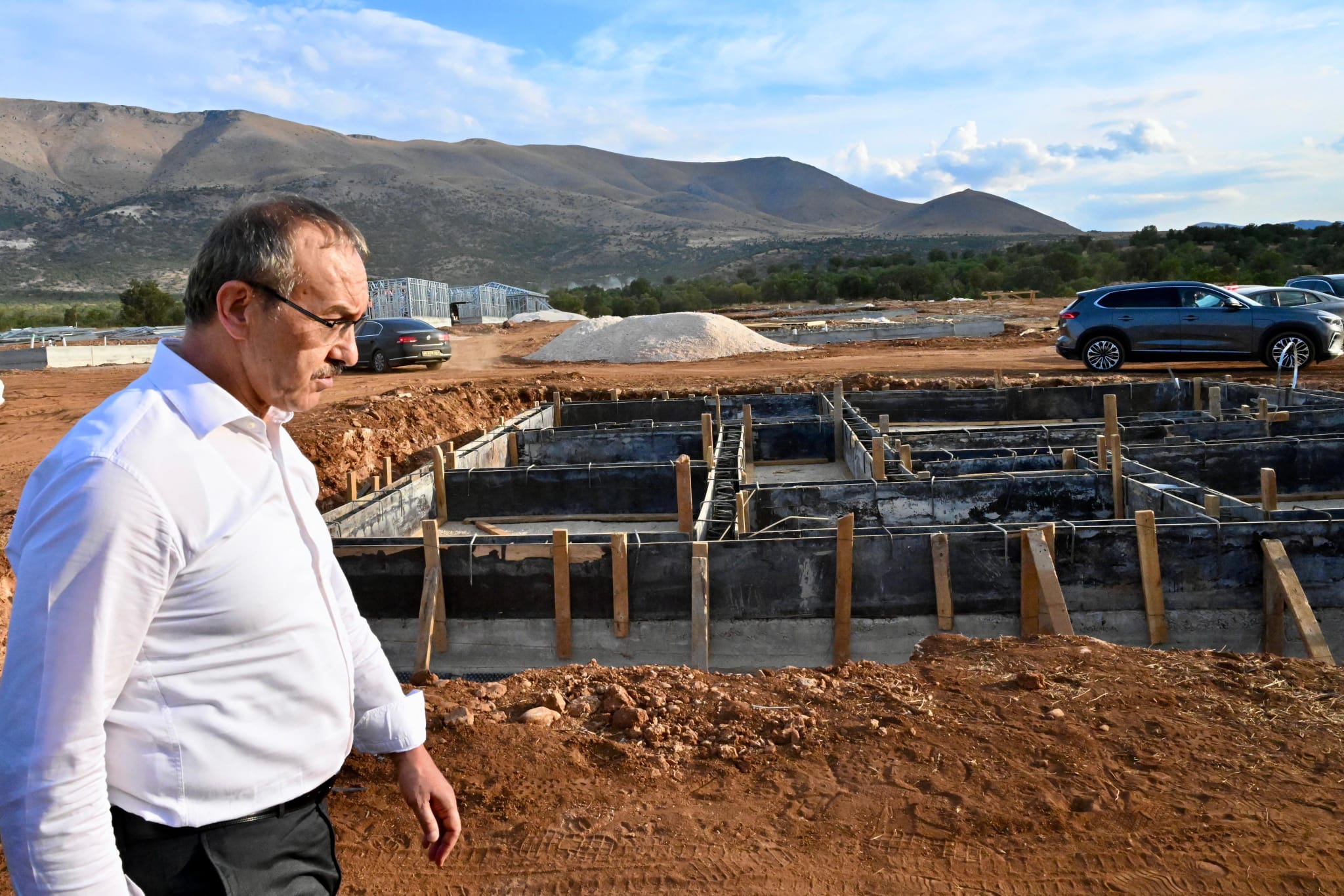 Sayın Valimiz Seddar YAVUZ Doğanşehir İlçesinde inşası devam eden kırsal konutlarda incelemelerde bulunmuştur.