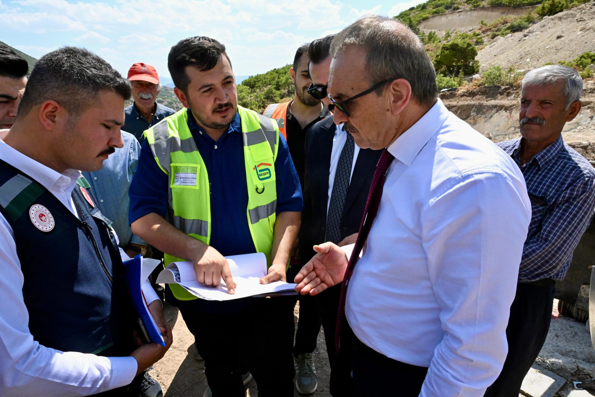 VALİMİZ SAYIN SEDDAR YAVUZ İLİMİZ HEKİMHAN İLÇESİ BAŞKAVAK MAHALLESİNDE İNŞA EDİLEN KALICI KIRSAL AFET KONUTLARI VE FATİH MAHALLESİNDE İNŞA EDİLEN TOKİ KONUTLARIMIZ YERİNDE İNCELEMİŞLERDİR.