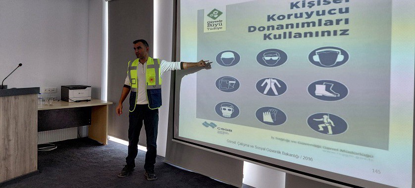 İl Müdürlüğümüz Bünyesinde  İl Binamızın Konferans Salonunda İş Sağlığı Ve Güvenliği Eğitimi Verilmiştir.