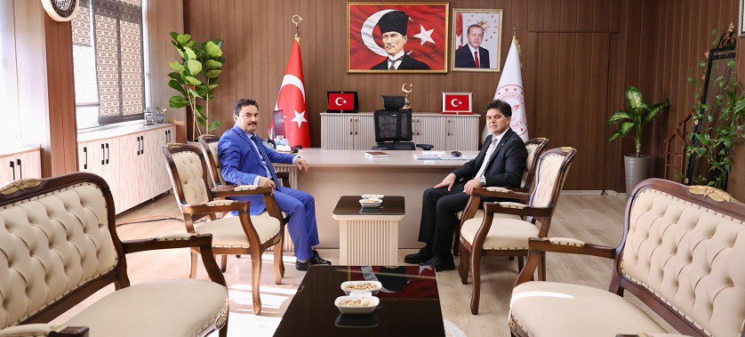 İl Müdürümüz Sayın Hasan ALAN, Yeni Atanan İl Millî Eğitim Müdürü Sayın Muhammed ÖZDEMİRCİ’yi Makamında Ziyaret Ederek Hayırlı Olsun Dileklerini İletti.
