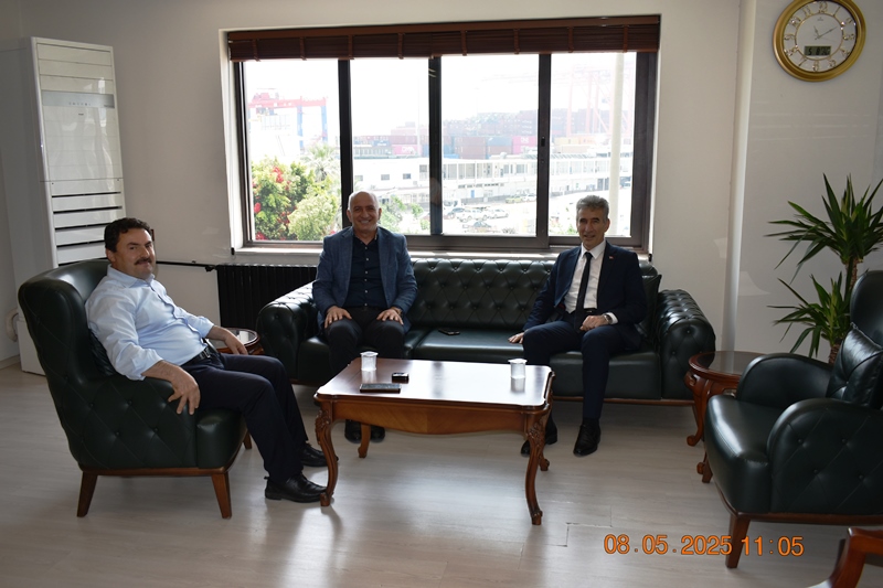 Mersin Ticaret İl Müdürü Sayın Ferhat SÜMER ve Kültür ve Turizm İl Müdürü Hakan DOĞANAY, İl Müdürümüz Sayın Hasan ALAN'ı ziyaret etti.