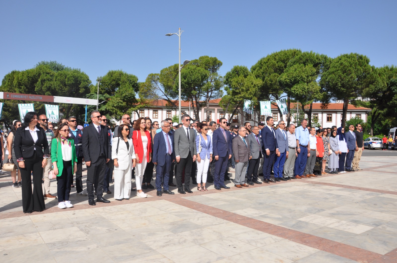 Cumhuriyet Meydanı Atatürk Anıtında Tören “Hepimizin Bir Dünyası Var''