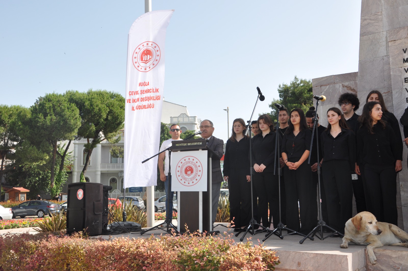 Cumhuriyet Meydanı Atatürk Anıtında Tören “Hepimizin Bir Dünyası Var''