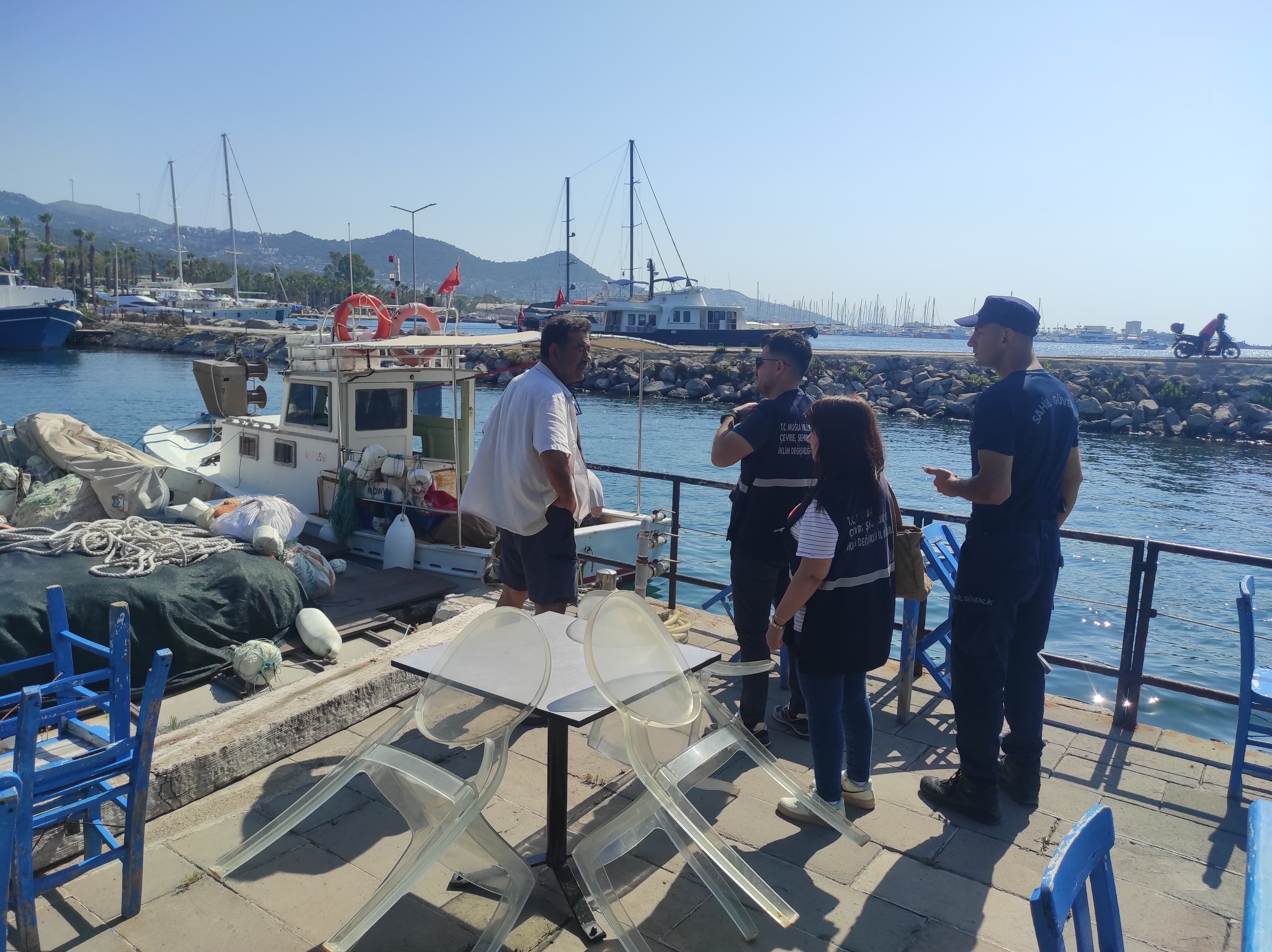 İL MÜDÜRLÜĞÜMÜZ VE SAHİL GÜVENLİK KOMUTANLIĞI OLARAK ATIK KABUL TESİSLERİ VE ATIK ALMA GEMİLERİNE DENETİMLER GERÇEKLEŞTİRİLİYOR