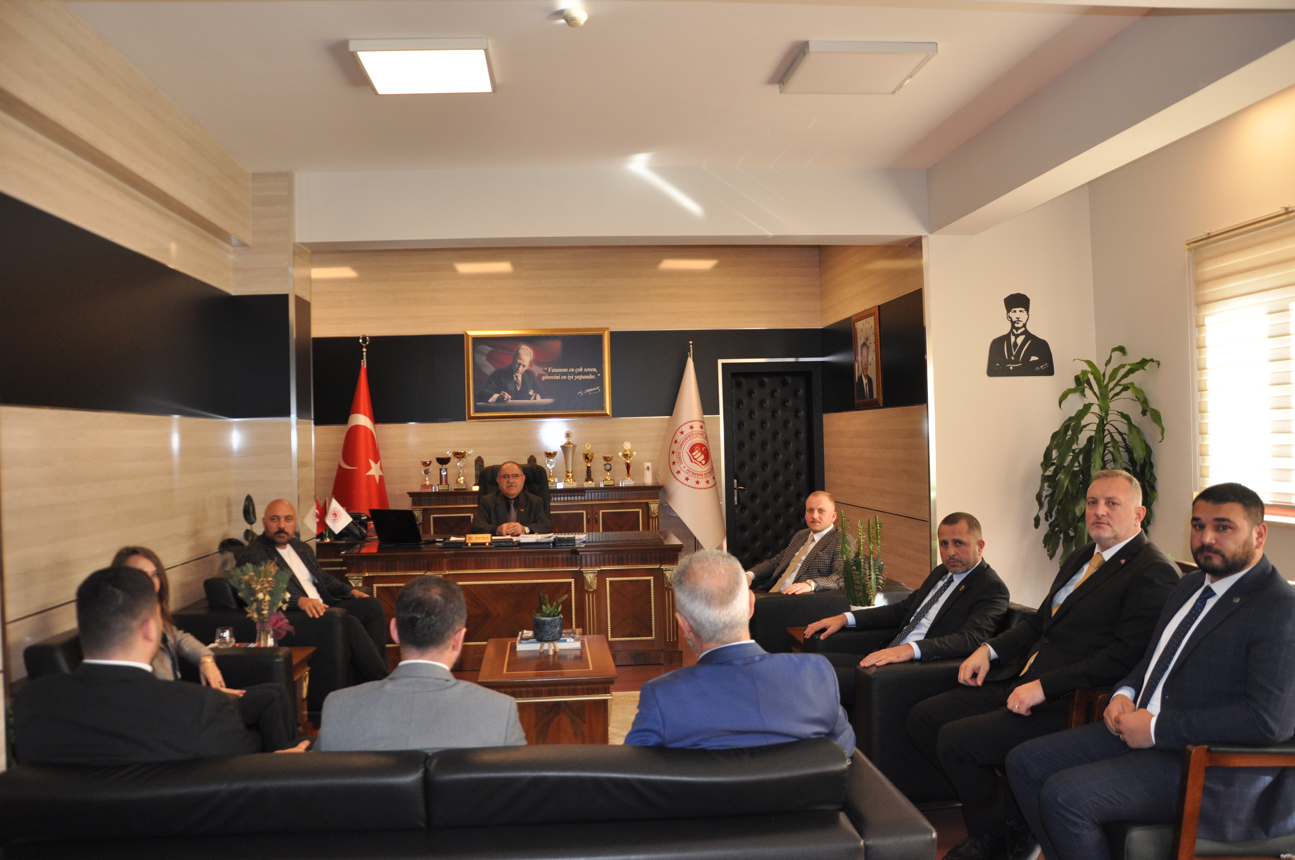 MİLLİYETÇİ HAREKET PARTİSİ MUĞLA İL BAŞKANI SAYIN BURAK DEMİREL VE YÖNETİM KURULU ÜYELERİ İL MÜDÜRÜMÜZ SAYIN ÖMER BOLAT’I ZİYARET ETTİ