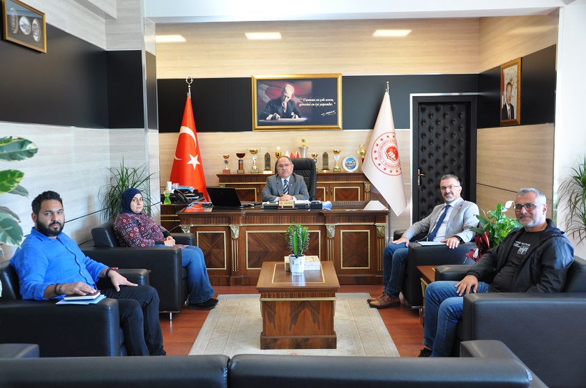  MSKÜ Çevre Sorunları Araştırma ve Uygulama Merkezi Müdürü Prof. Dr. Ahmet DEMİRAK, İl Müdürümüz Ömer BOLAT'a ziyarette bulundu.