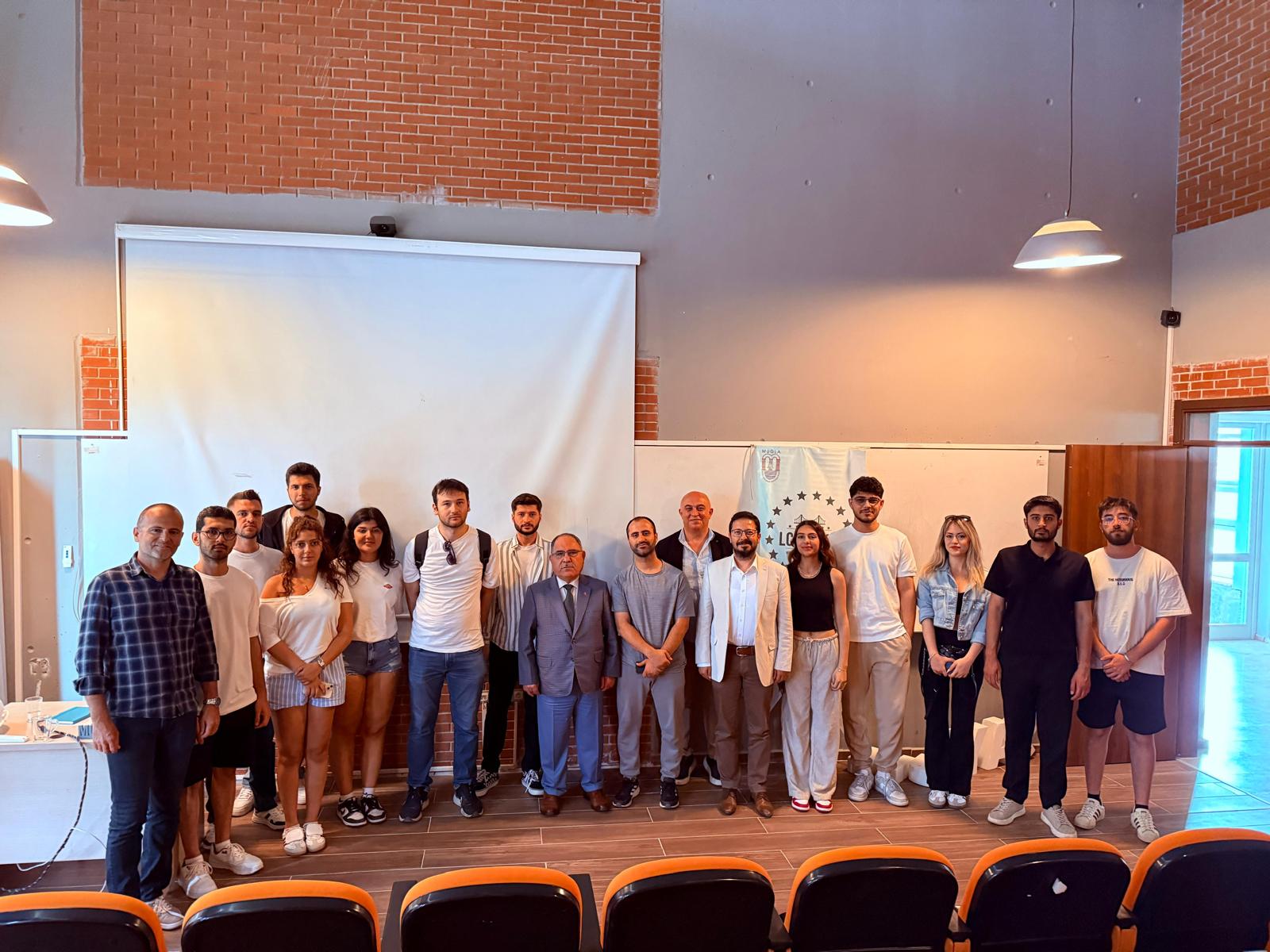 MUĞLA SITKI KOÇMAN ÜNİVERSİTESİ MÜHENDİSLİK FAKÜLTESİ İNŞAAT MÜHENDİSLİĞİ BÖLÜMÜ ÖĞRENCİLERİYLE USTALARLA BULUŞMA TOPLANTI GERÇEKLEŞTİRİLDİ