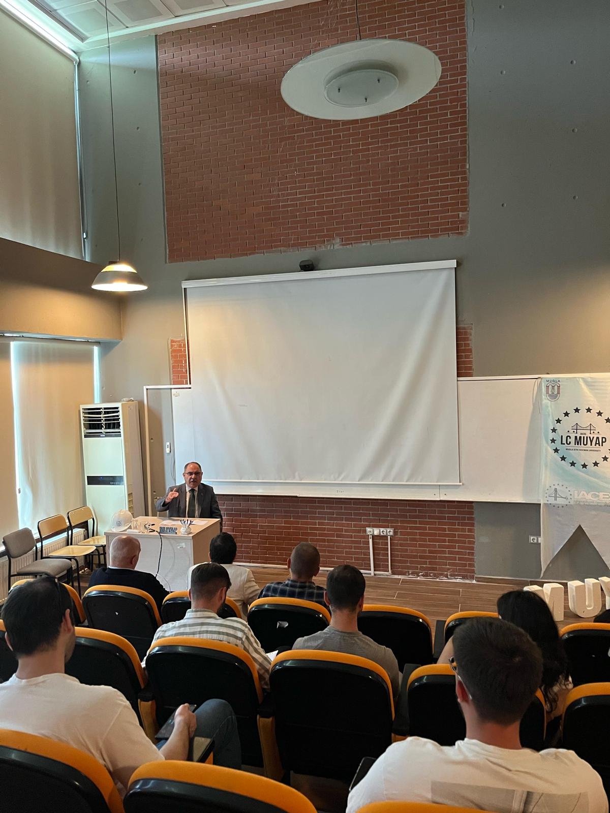 MUĞLA SITKI KOÇMAN ÜNİVERSİTESİ MÜHENDİSLİK FAKÜLTESİ İNŞAAT MÜHENDİSLİĞİ BÖLÜMÜ ÖĞRENCİLERİYLE USTALARLA BULUŞMA TOPLANTI GERÇEKLEŞTİRİLDİ