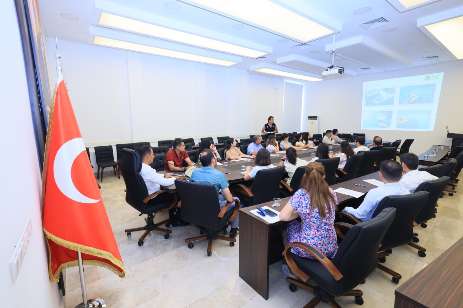 VALİLİK ÇALIŞANLARINA SIFIR ATIK EĞİTİMİ VERİLDİ